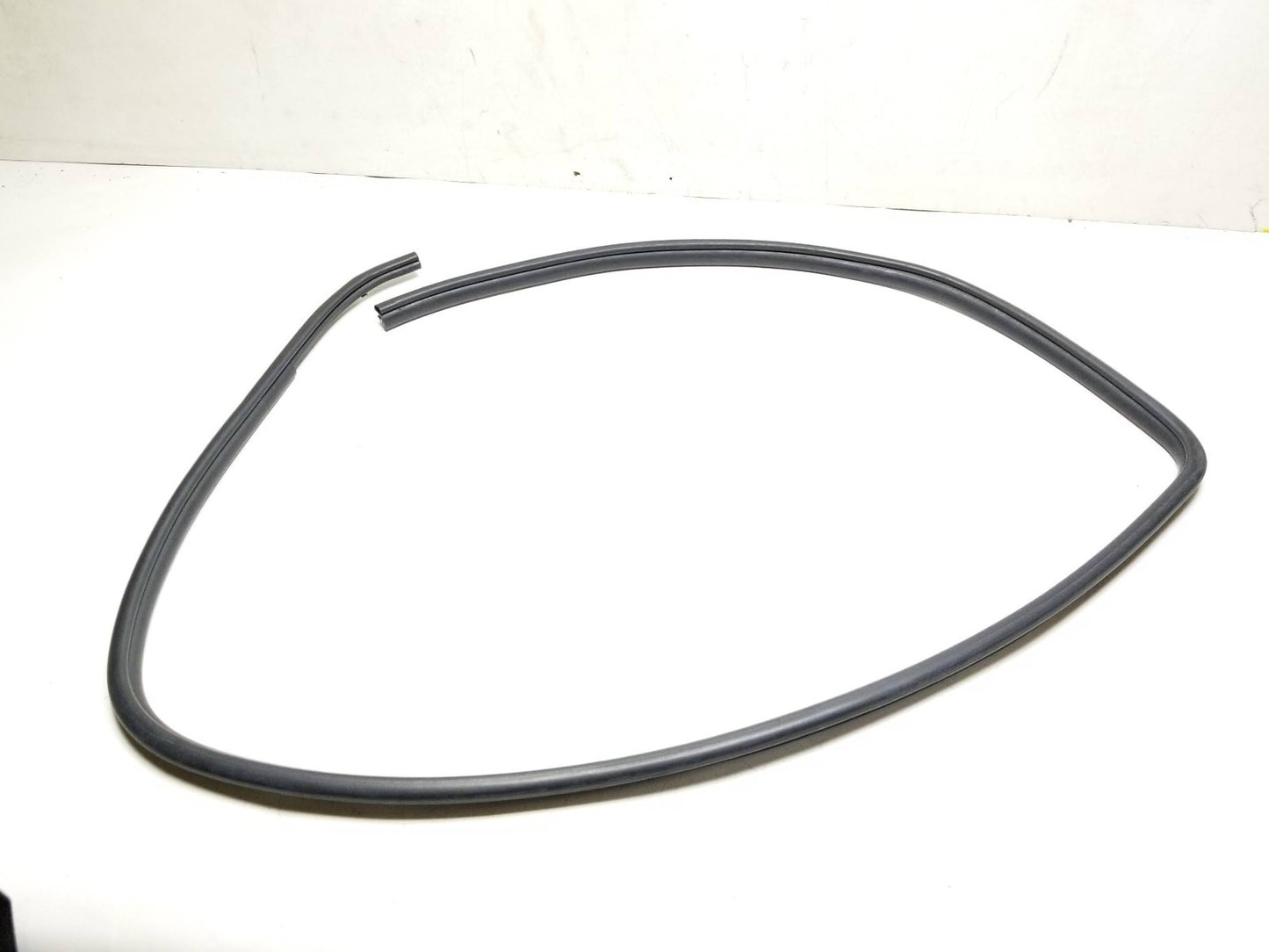 11-17 Lexus CT200h Front Door Weatherstrip Seal Pasenger Side Right Oem✅