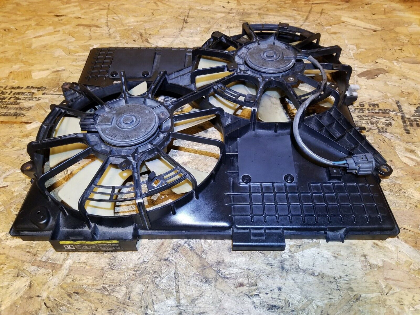2004 - 2009 Cadillac SRX Radiator Cooling Fan W/ Shroud 3.6l OEM