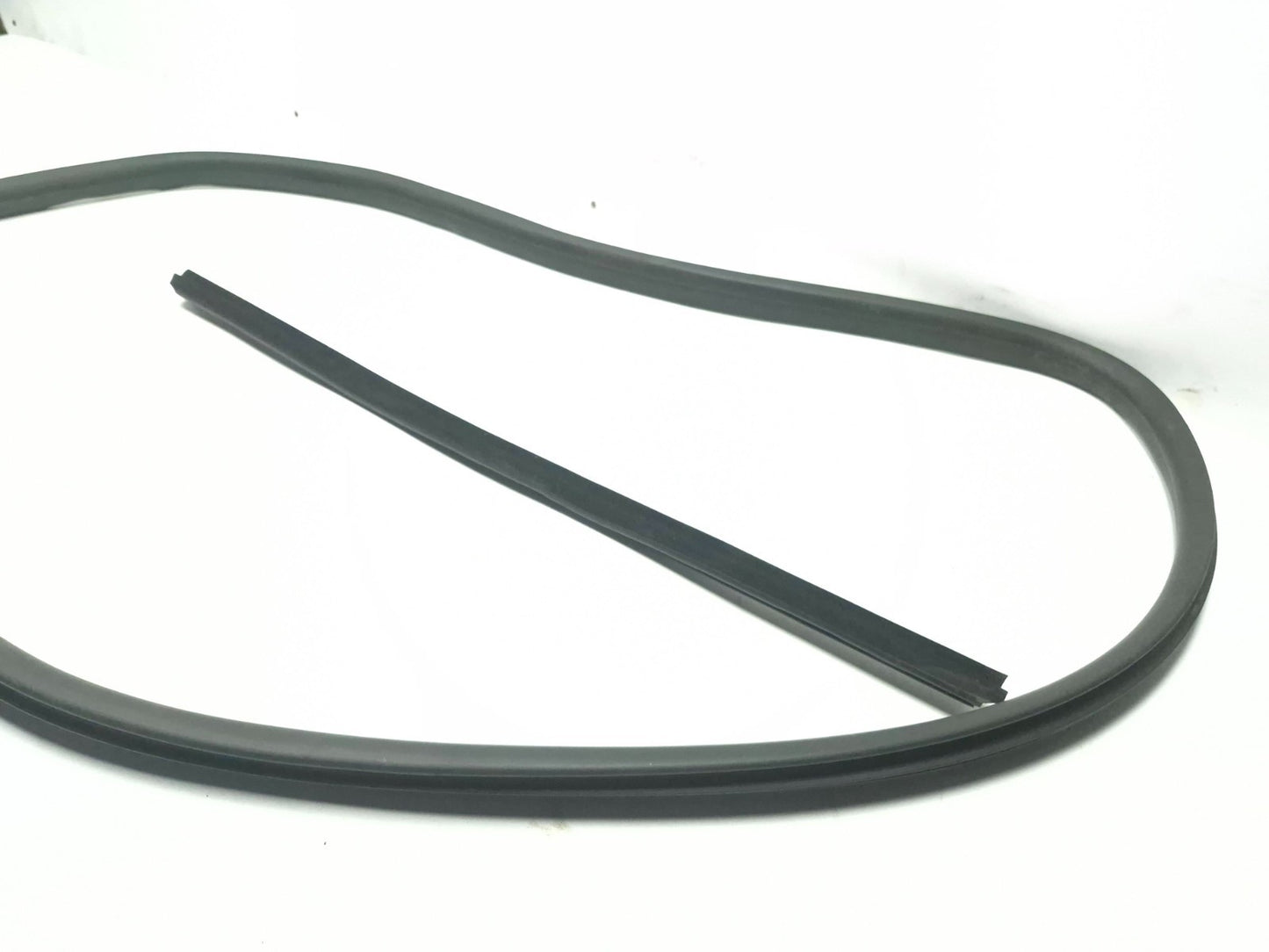 2013 Volvo S60 Front Door Weatherstrip Seal Right Passenger Side Pair OEM