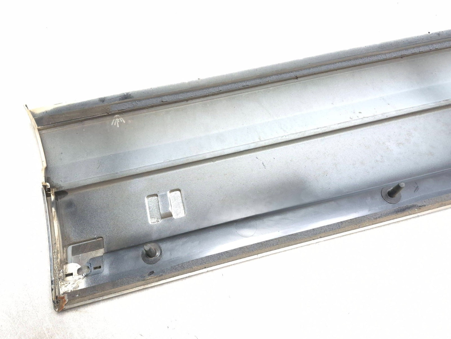 2008 Lincoln Navigator Front Door Lower Molding Passenger Side Right OEM