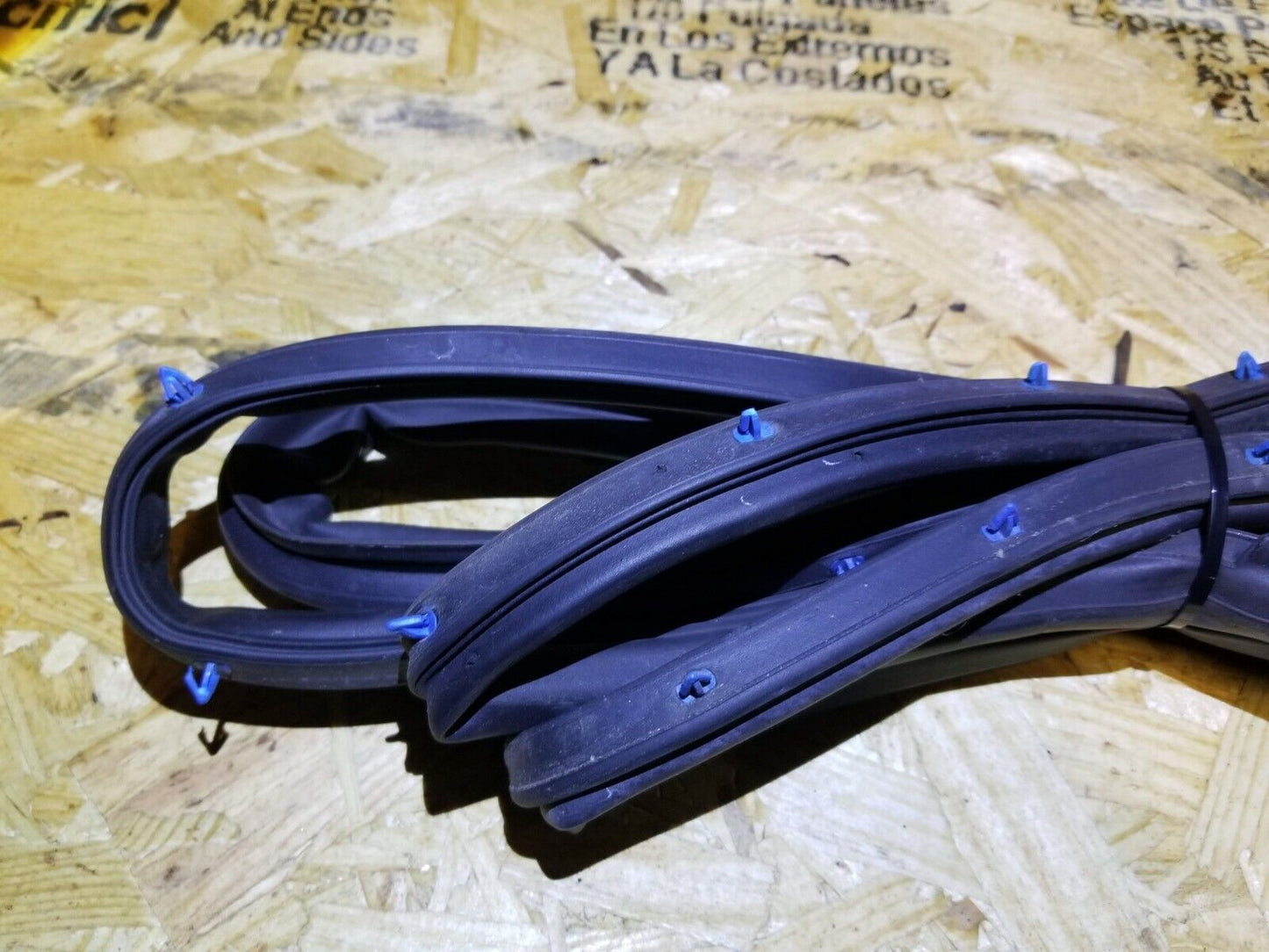 06 07 08 09 Saab 9-5 95 Fron Right Pass Side Door Weatherstrip Rubber Seal OEM