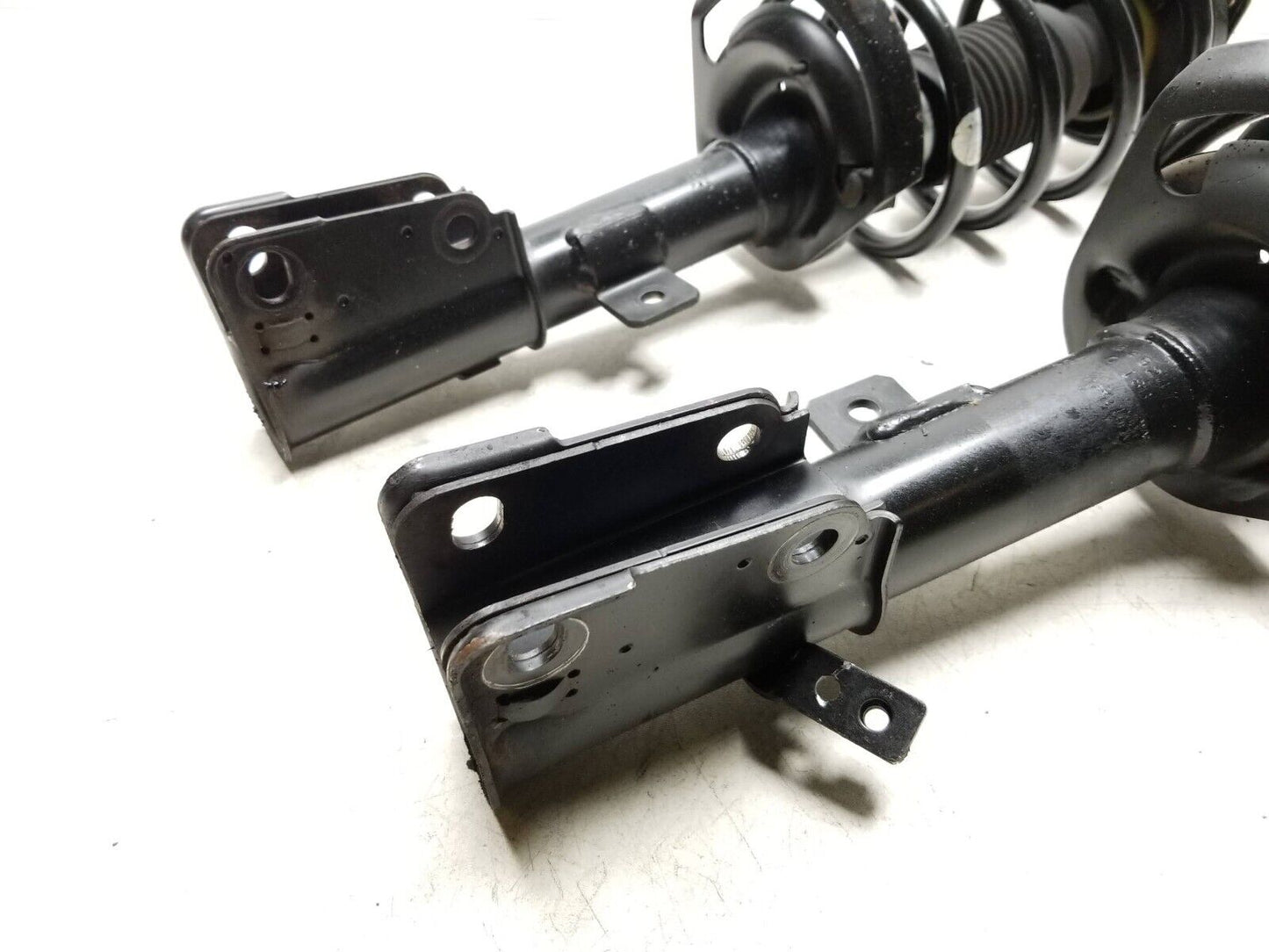 2011 - 2014 Chrysler 200 Front Shock Absorber Left & Right 2.4l *aftermarket*