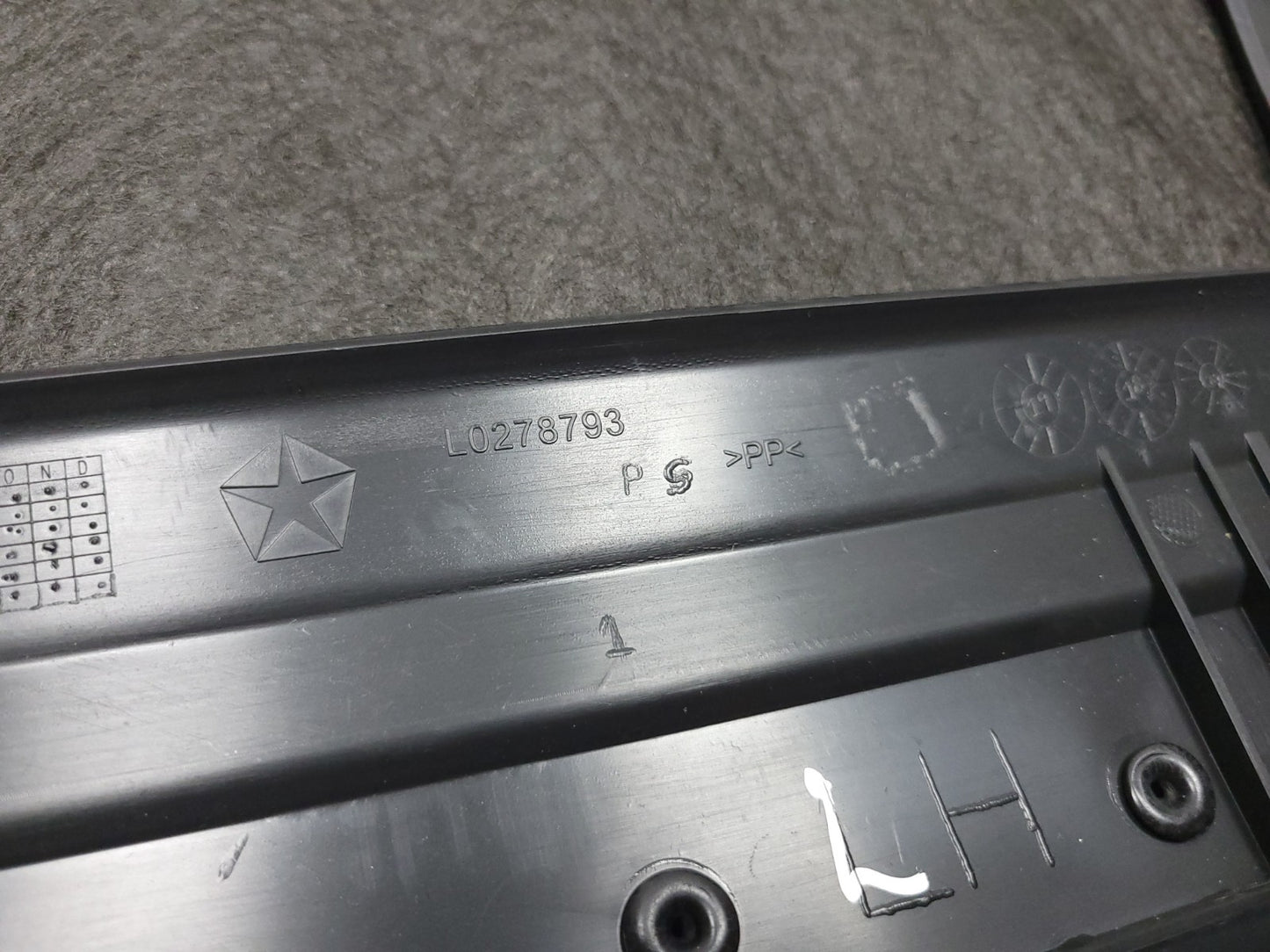 2015- 2023 Dodge Challenger Sxt Front Seat Trim Cover Panel Driver Side Left OEM
