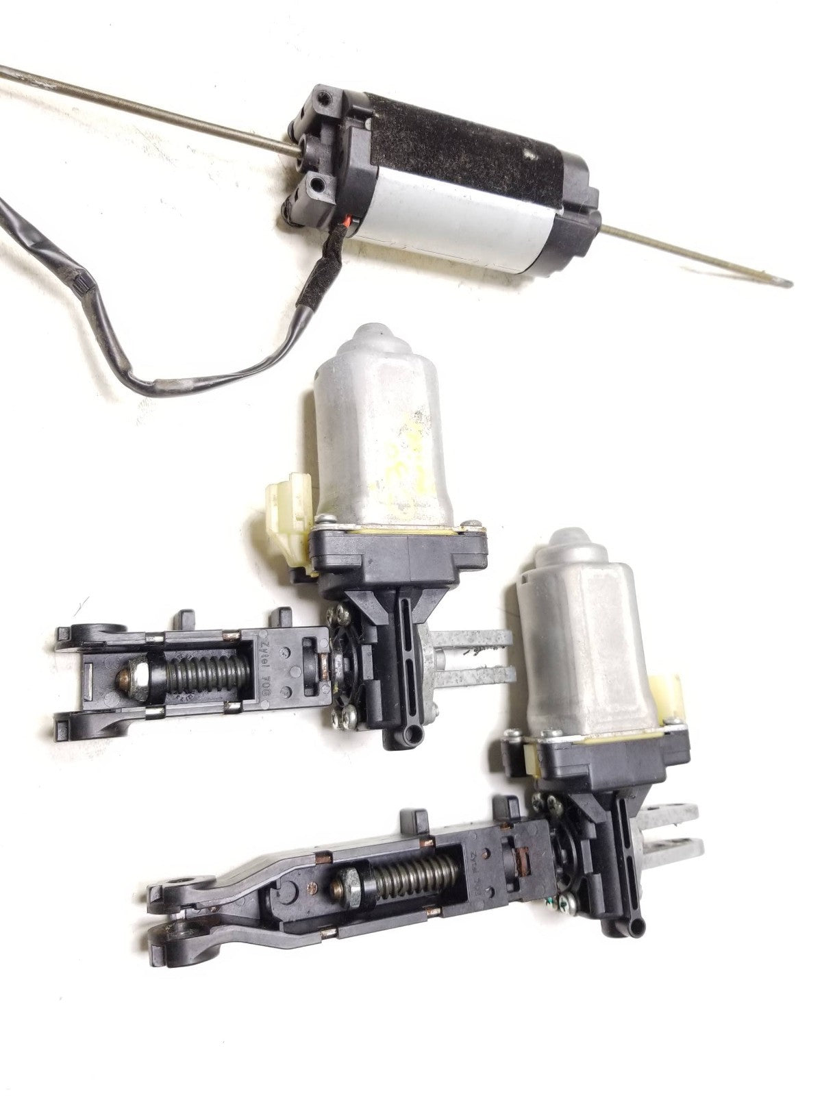 2010 - 2016 Hyundai Genesis Seat Adjustment Motor Front Driver Side Left OEM