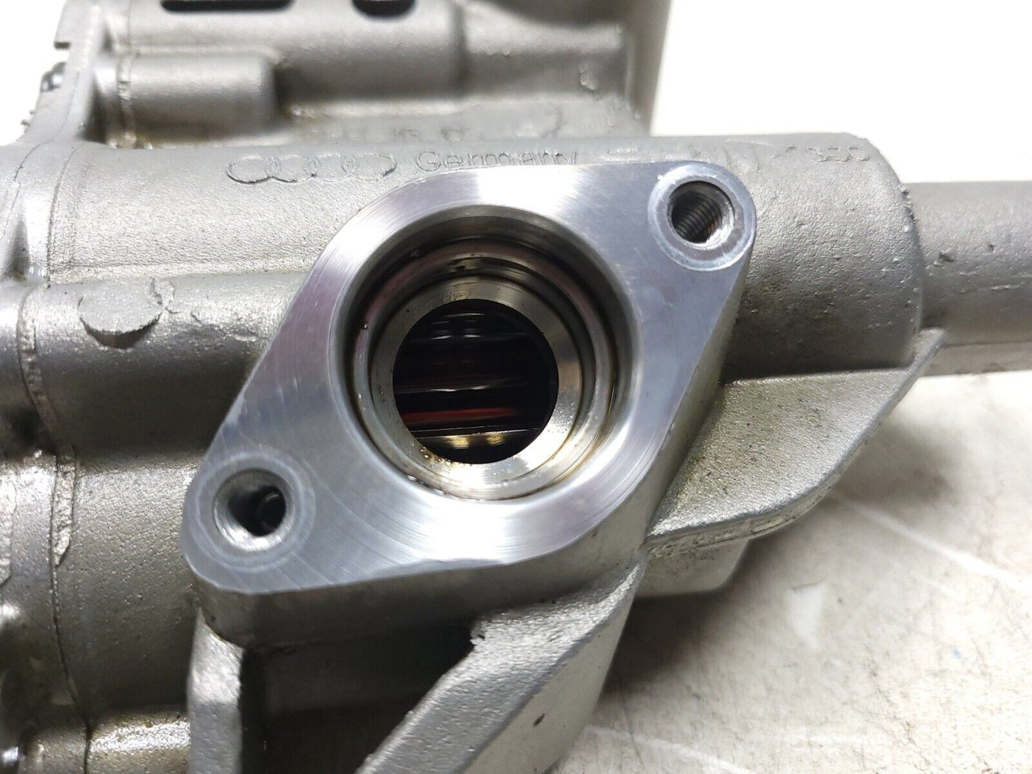 2009 - 2012 Audi A4 Quattro Engine Oil Pump   2.0t OEM