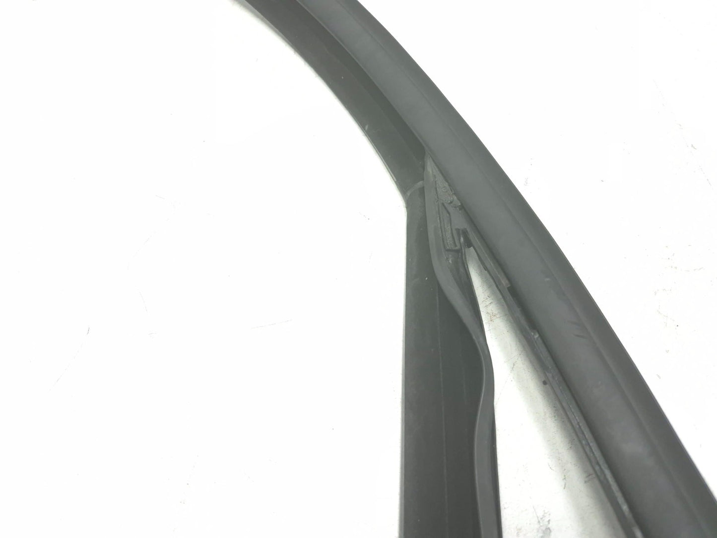 2014 Fiat 500l Door Weatherstrip Front Passenger Side Right OEM