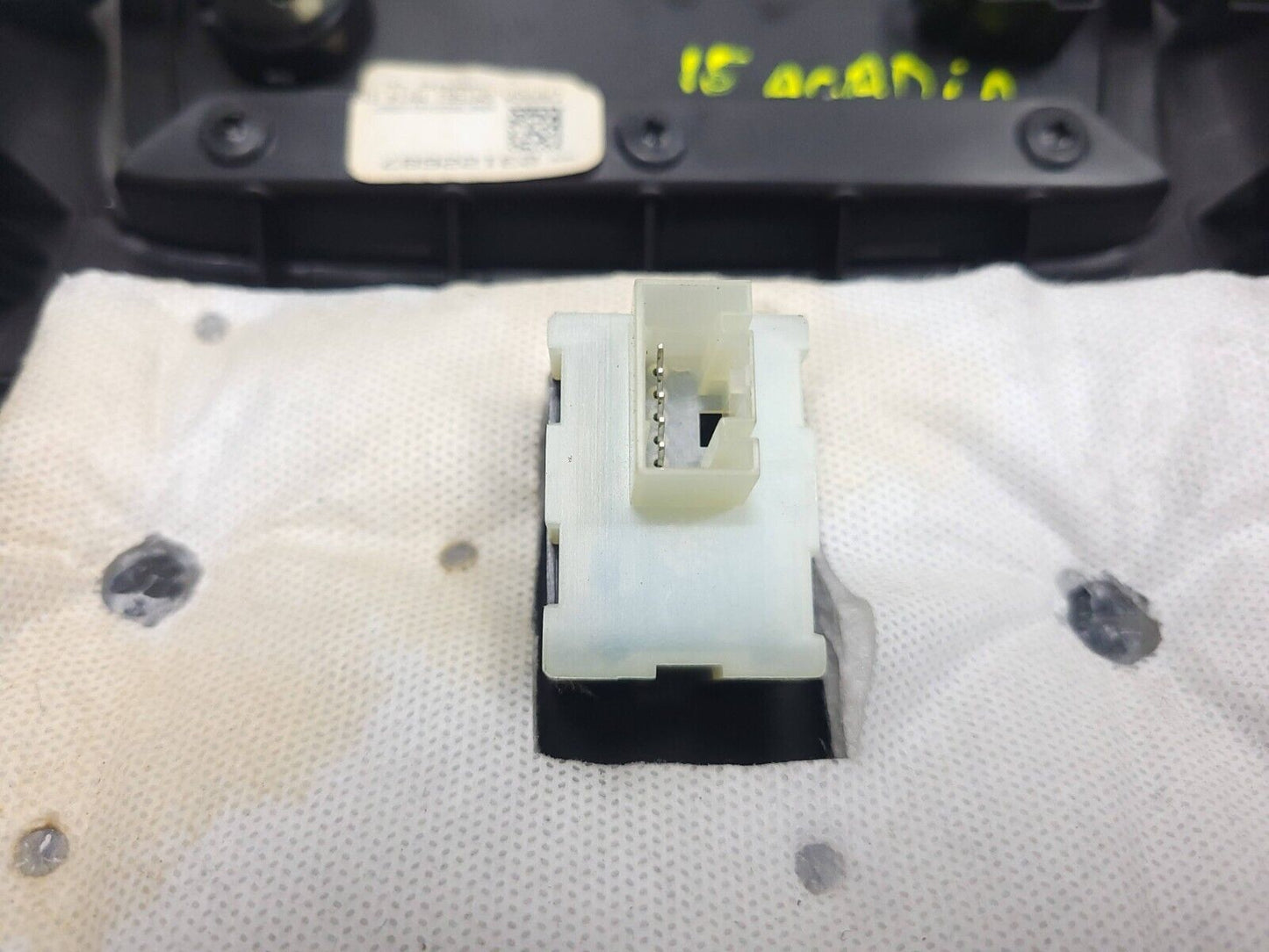 13 14 15 16 GMC Acadia Center Console Rear Trim W/ Usb Port OEM