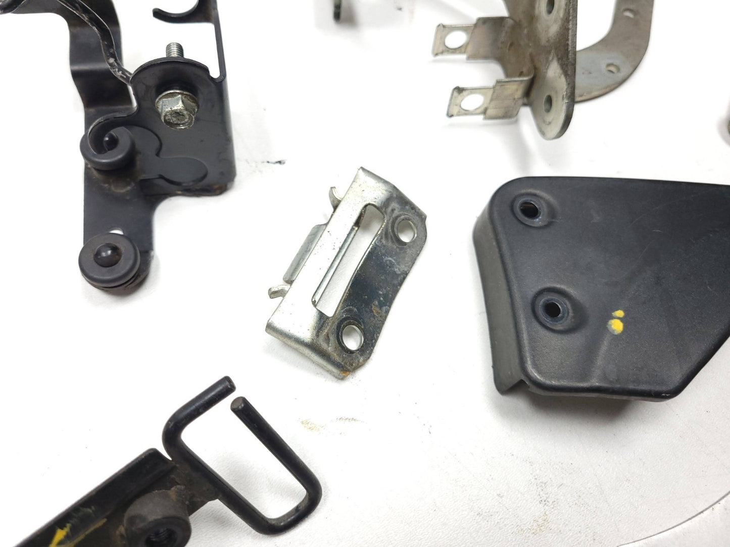 2007 Yamaha Xvs 1300 V-star Holder & Bracket 21 Pcs OEM