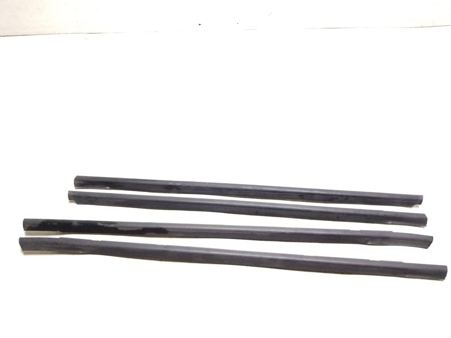 2014 - 2019 Kia Soul Door Glass Belt Seal Molding Set OEM