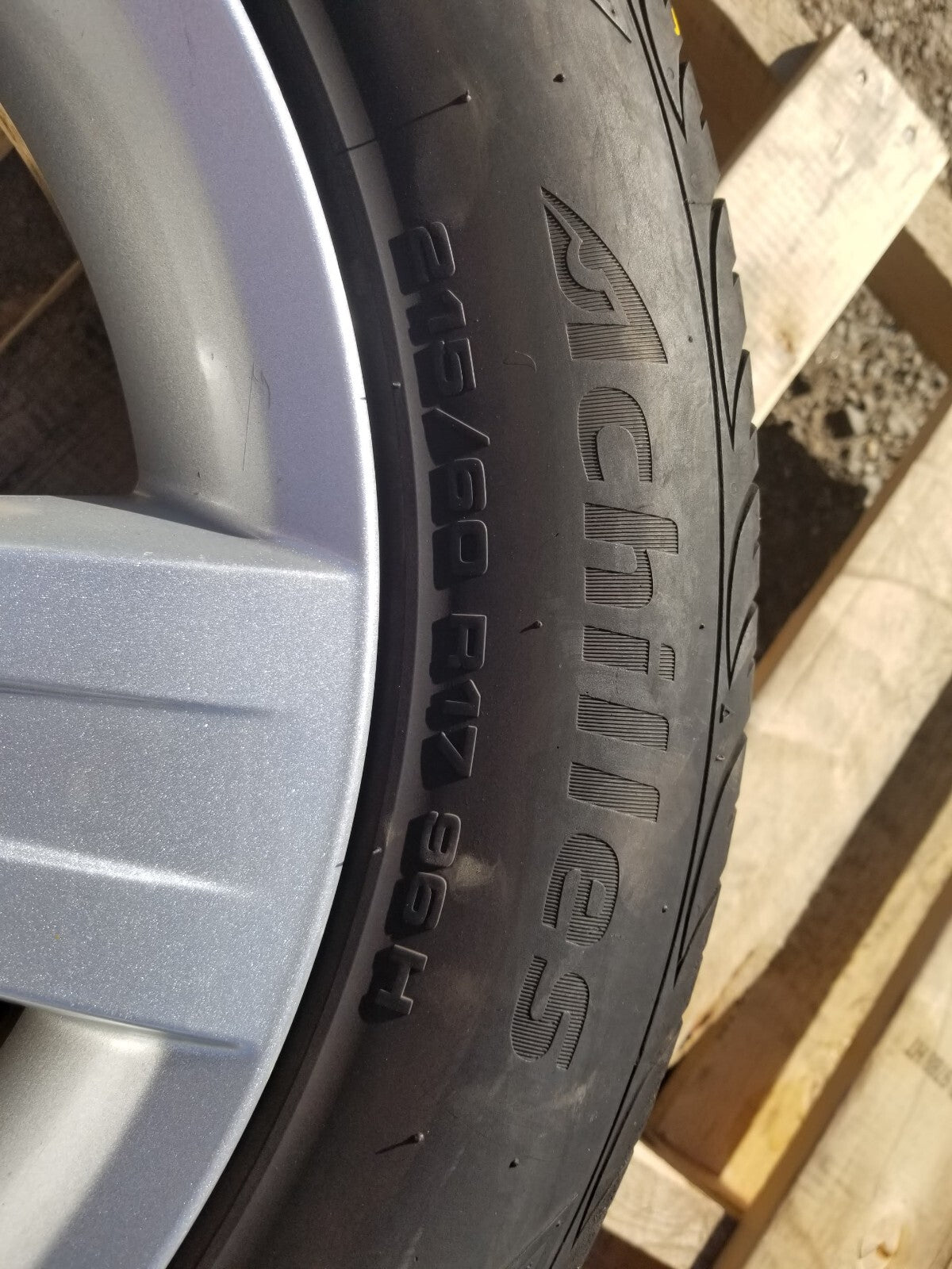 2007-2011 Dodge Caliber Sxt Wheel Rim W/ Tire 215/60r17 8/32" OEM