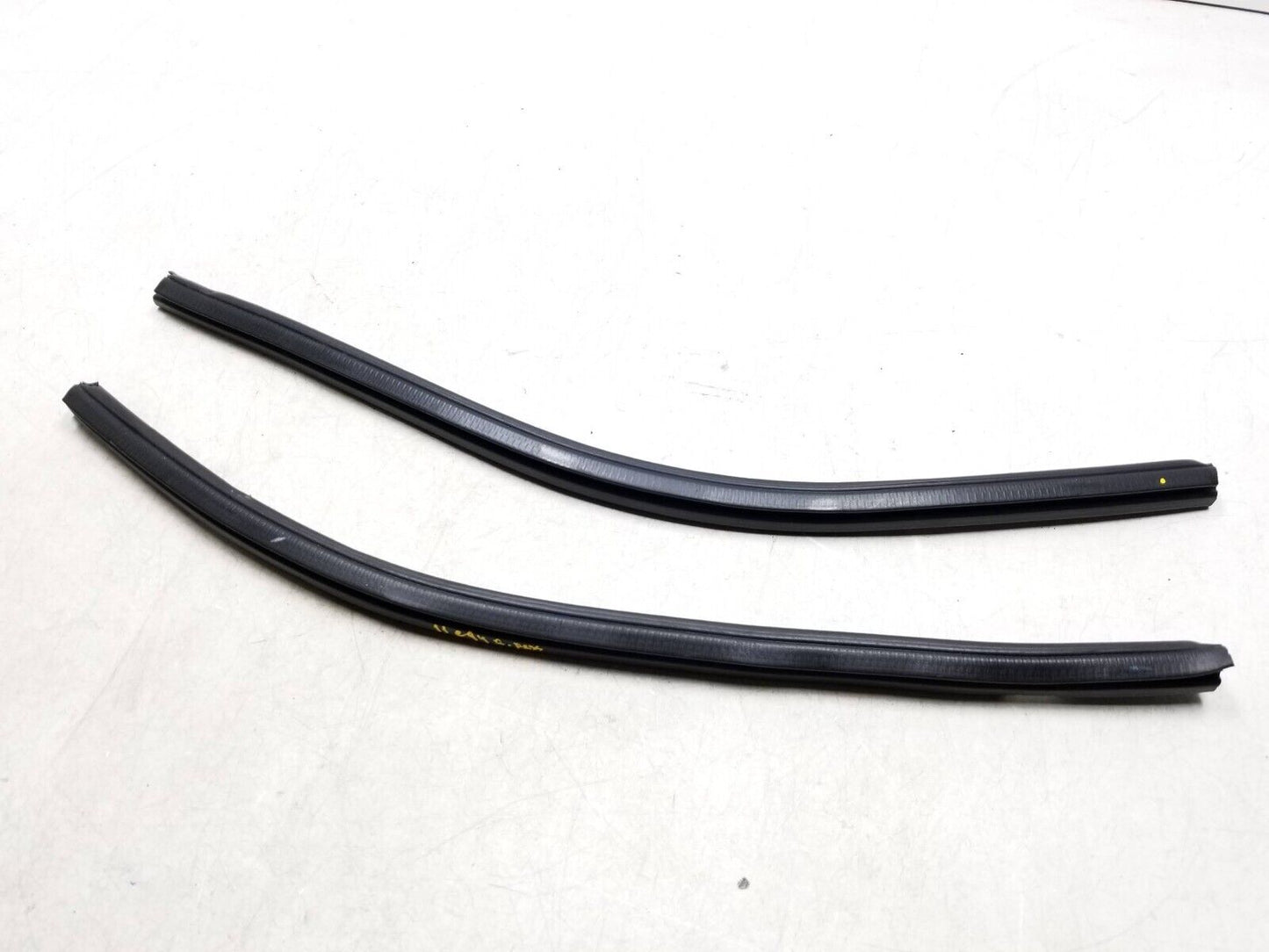 10-17 Chevrolet Equinox Interior Door Glass Seal Sweep Passenger Side 2pcs OEM