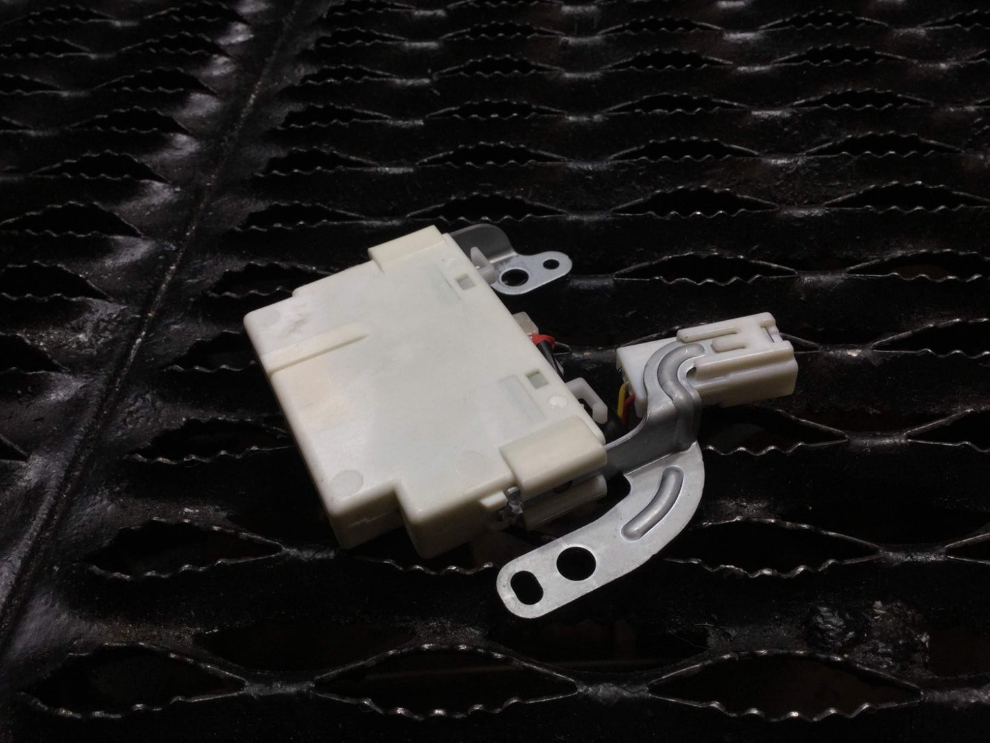 04 05 06 07 08 09 Toyota Prius Smart Key Indoor Oscillator 89992-47030 Oem.