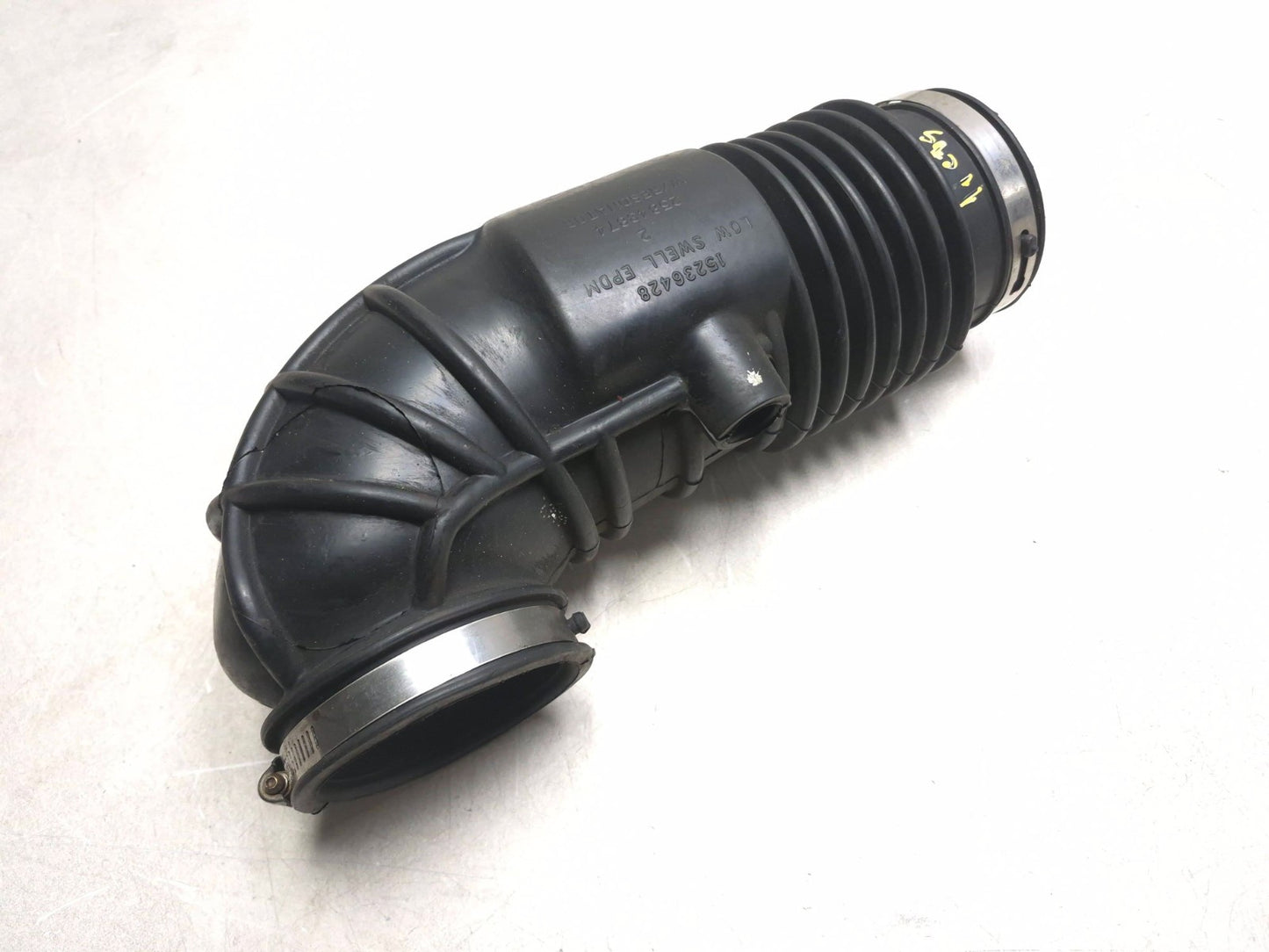 2011 Cadillac Сts 3.6l Air Cleaner Intake Tube Hose OEM