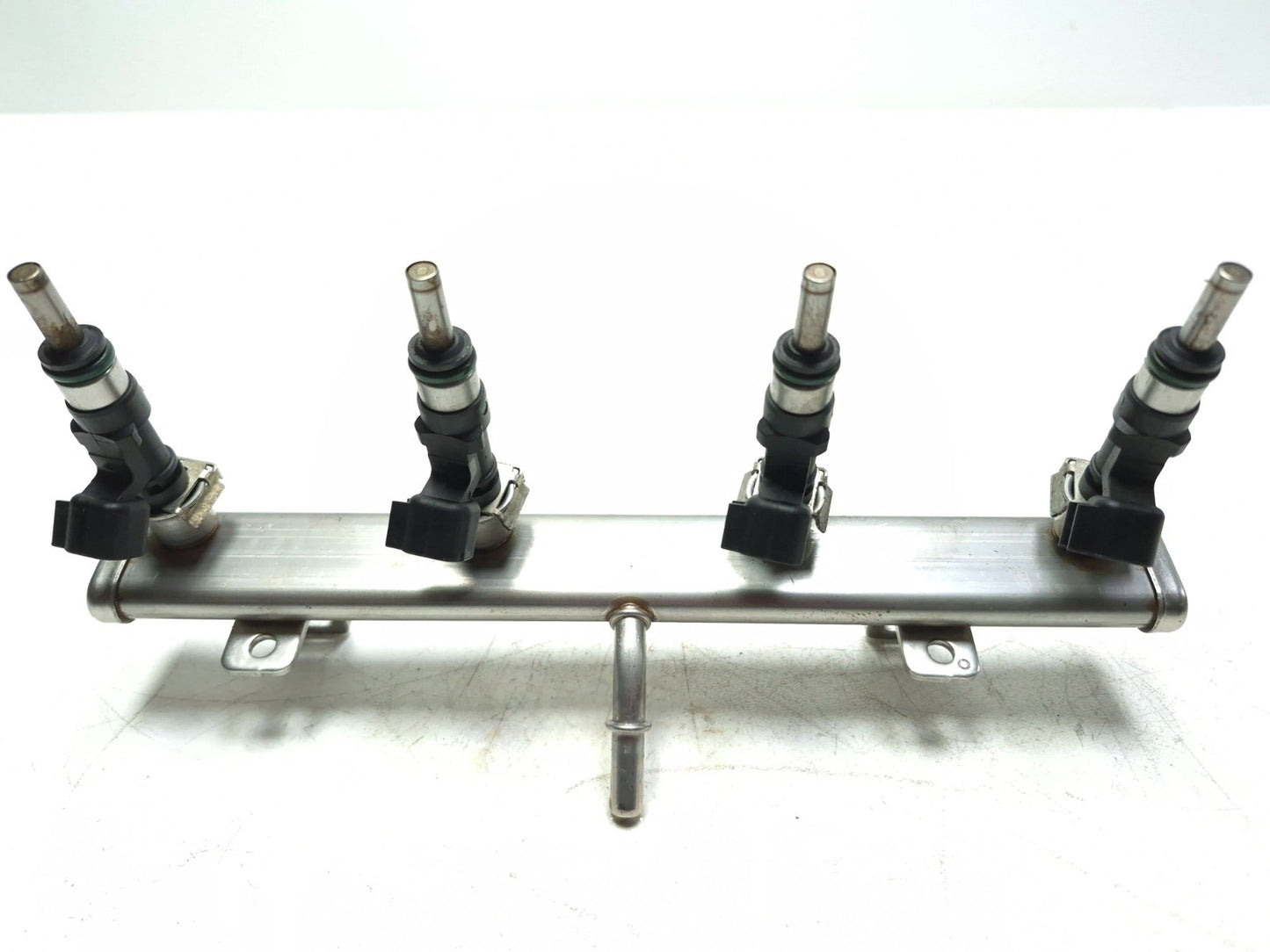 2014 Fiat 500l Fuel Rail W/ Injector OEM
