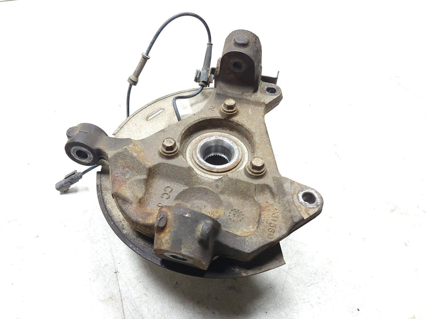 14-19 Chevrolet Silverado 1500 Front Spindle Knuckle Wheel Hub Passenger Rh OEM