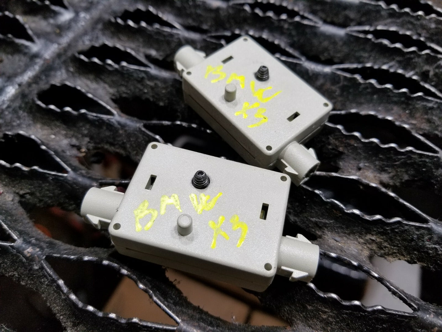 04 05 06 BMW X3 E83 Trap Circuit Antenna 2pcs 6990090 OEM