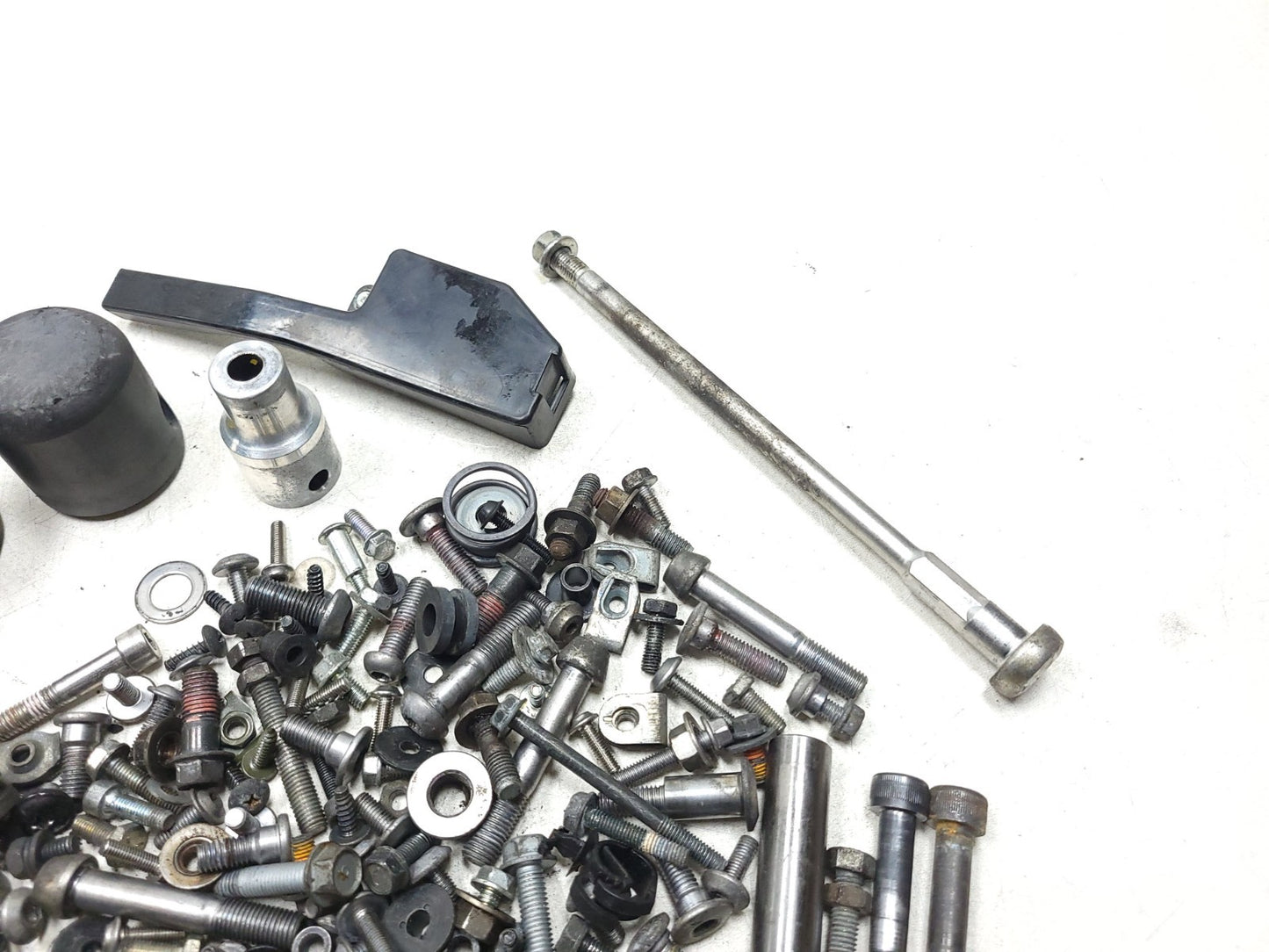 2007 Kawasaki Ninja Zx-6r Zx600 Misc Chassis Bolts And Hardware OEM