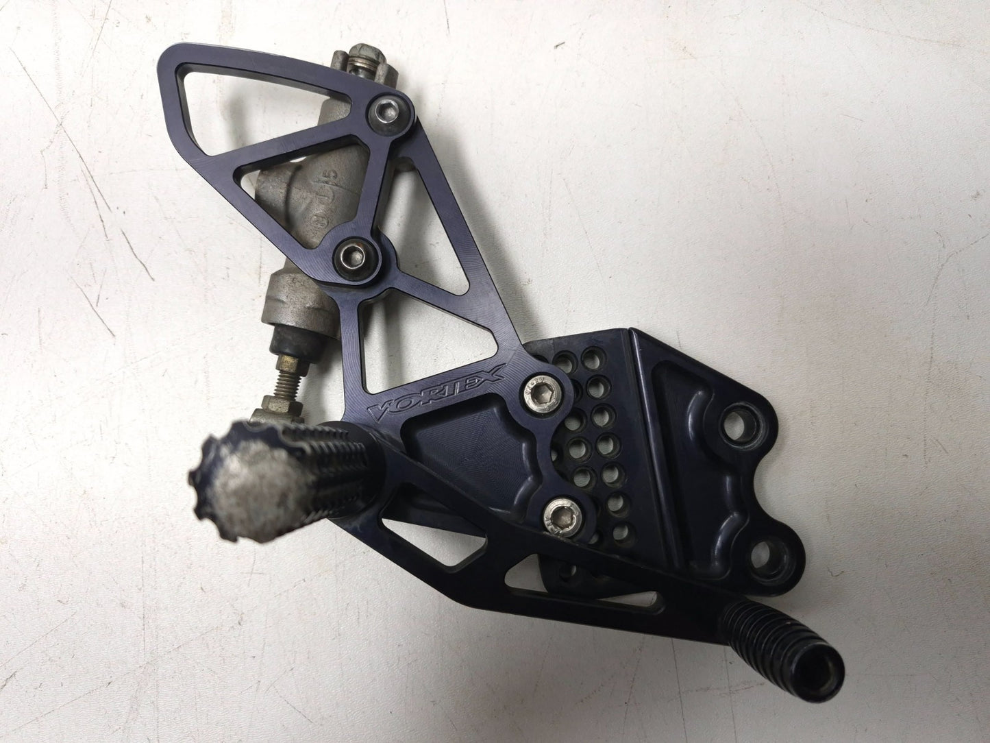 2005 Kawasaki Ninja Zx10r Rear Master Cylinder W/ Front Right Footrest Assy OEM