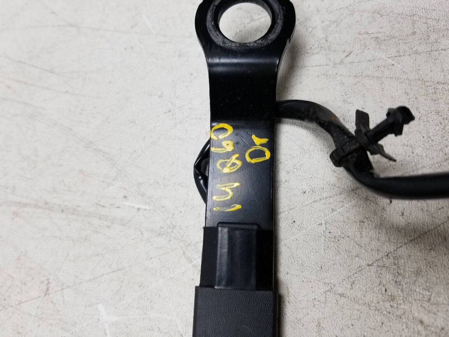 2014 2015 Infiniti Q60 Front Driver Seat Belt Buckle OEM