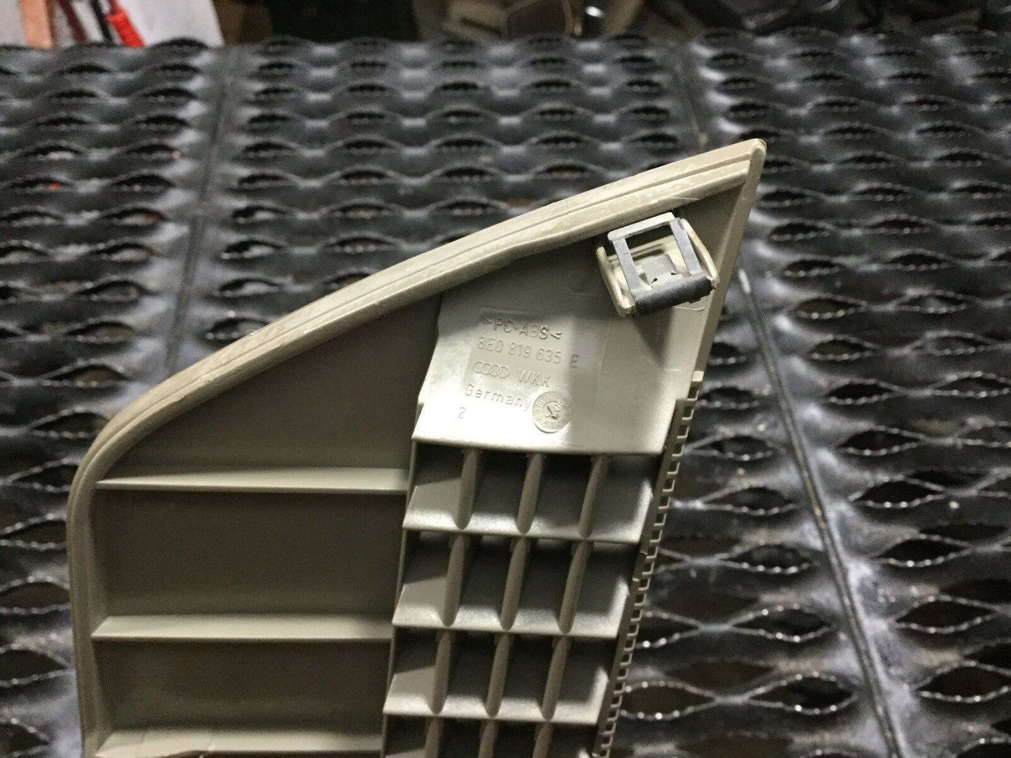 05 06 07 08 Audi A4 Center Dash Air Vent Grille / Light Senssor OEM