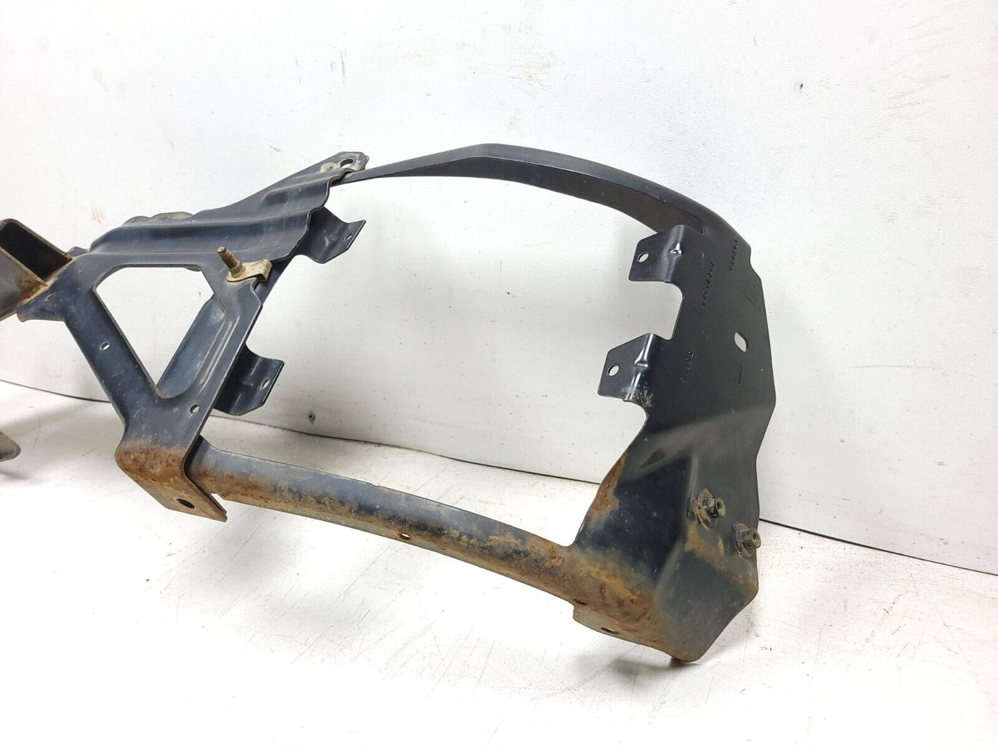 16-18 Chevrolet Silverado 1500 Front Bumper Mount Bracket Left & Right 2pcs OEM