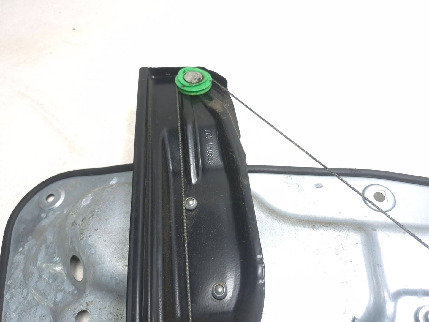 2011 Volkswagen Tiguan Front Right Passenger Door Window Regulator Panel OEM