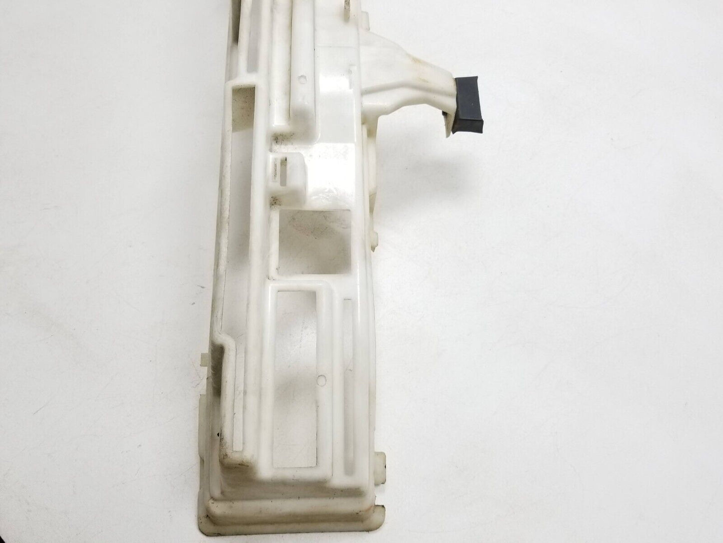 13 14 15 GMC Acadia Rear Bumper Center Bracket Support OEM