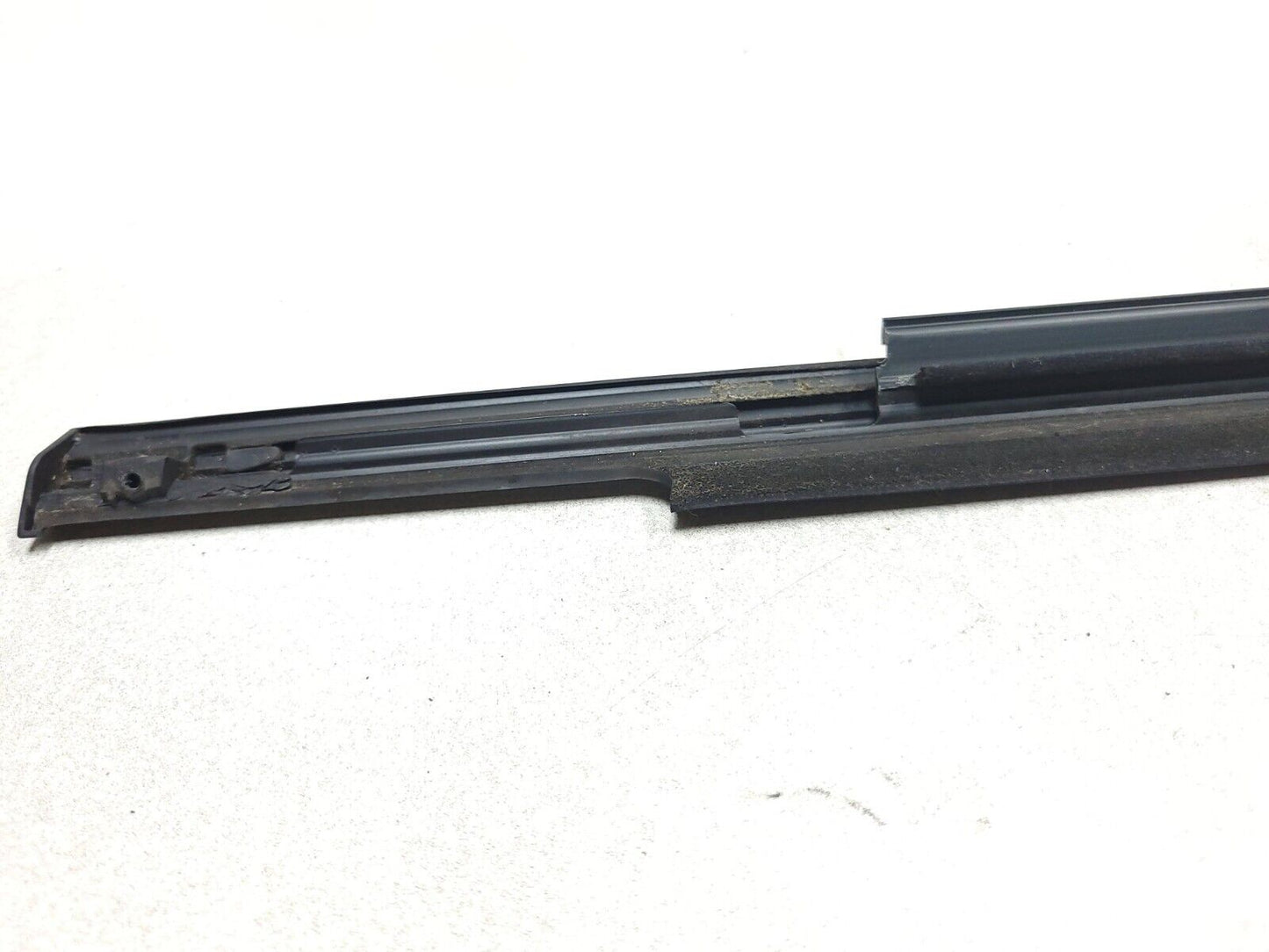 07-09 Mitsubishi Outlander Door Window Belt Seal Front Passenger Side 3pcs OEM