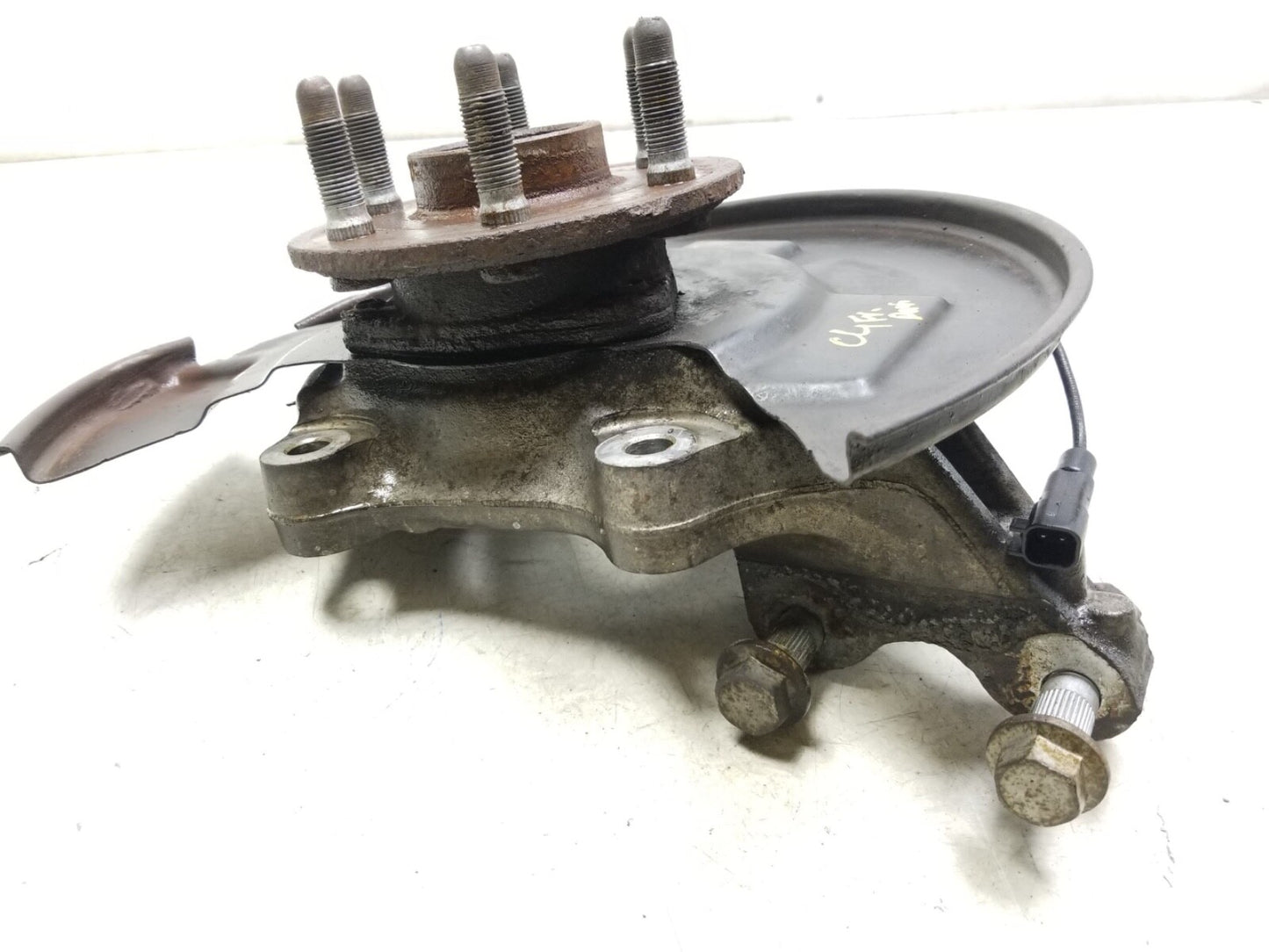 2010 - 2016 Cadillac SRX Wheel Spindle Knuckle Front Driver Side Right OEM