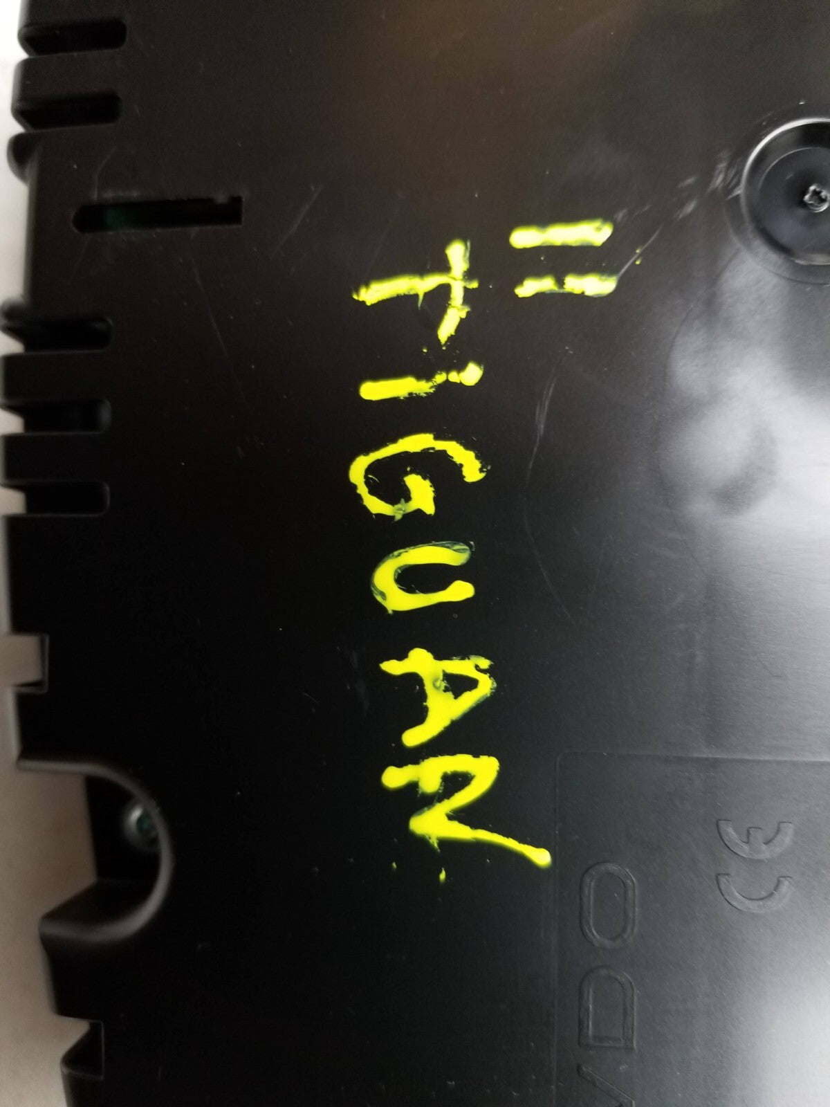 2011 Volkswagen Tiguan Speedometer Instrument Cluster OEM 93k