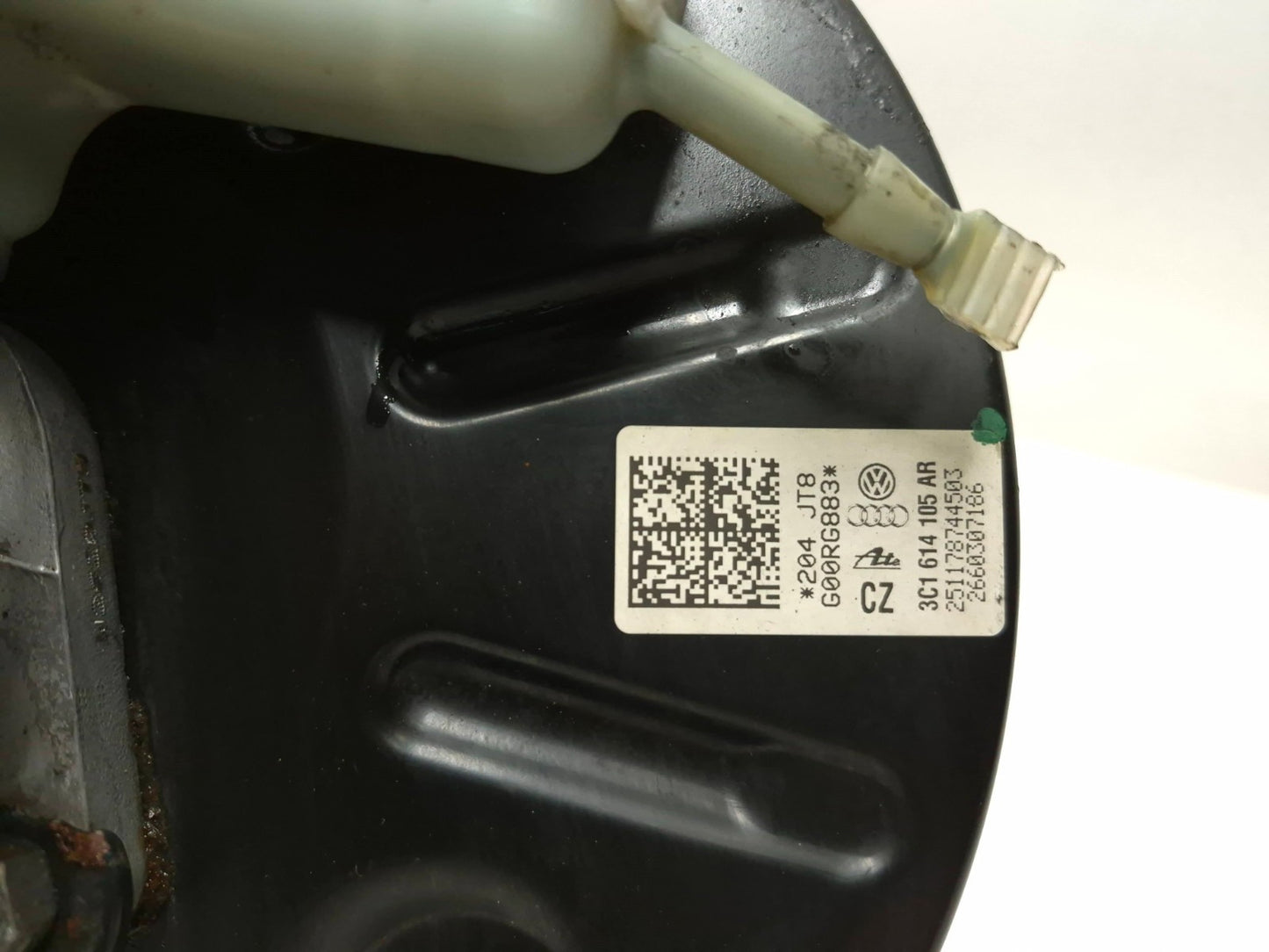 2011 Volkswagen Tiguan Booster Master Cylinder W/ Reservoir OEM