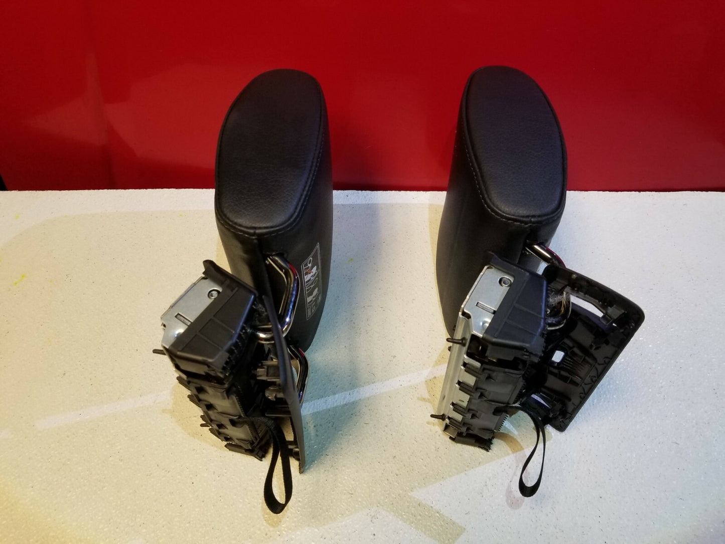 2015 Audi Q7 Rear Second Row Seat Headrest Left & Right Pair OEM