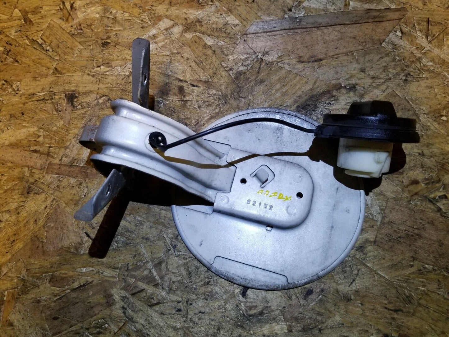 2004 - 2009 Cadillac SRX Fuel Tank Door & Cap OEM