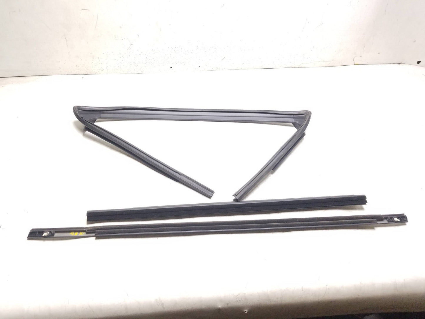 2011 - 2020 Dodge Grand Caravan Door Glass Belt Seal Molding Rear Driver Sid OEM