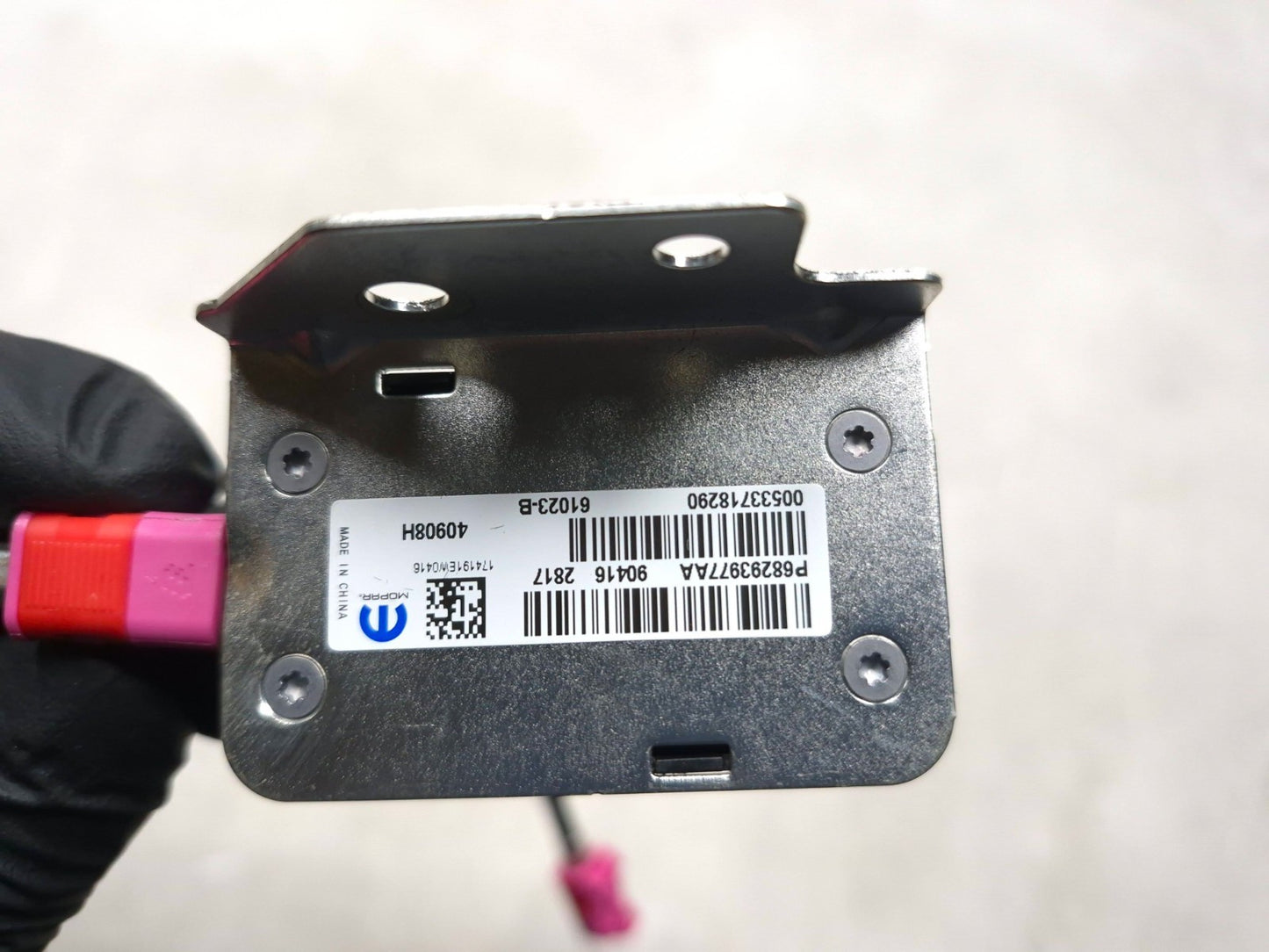 2018 Chrysler 300 Limited AWD Digital Radio Satellite Lte Antenna Module OEM