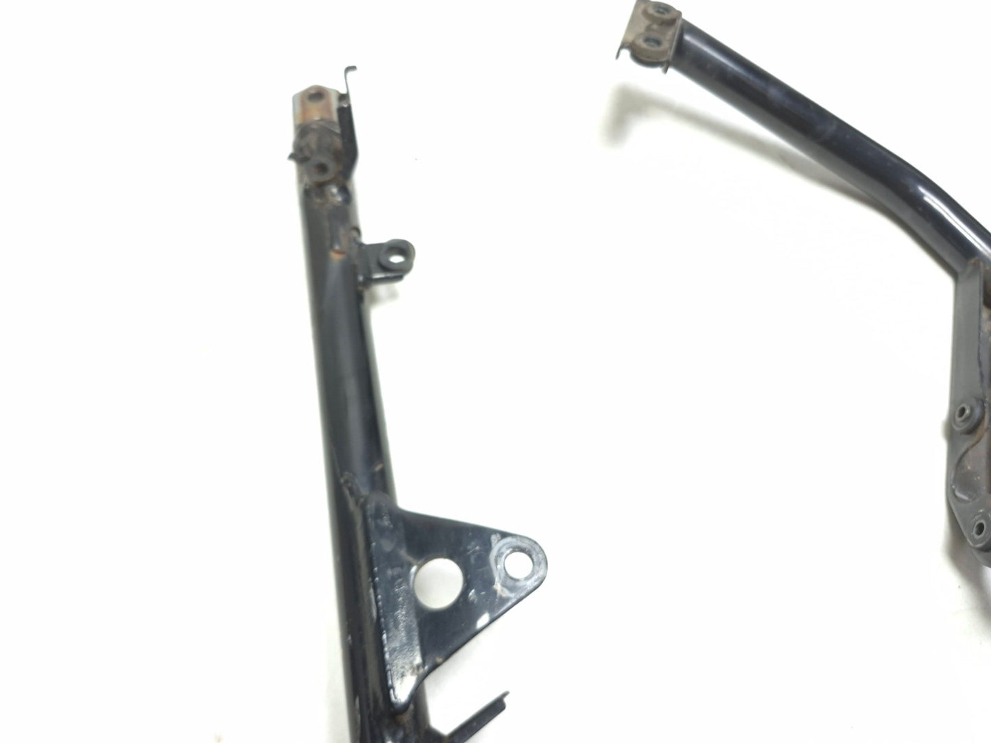 2004 Suzuki Intruder Volusia Vl800 Lower Frame Mount Bracket Pair OEM
