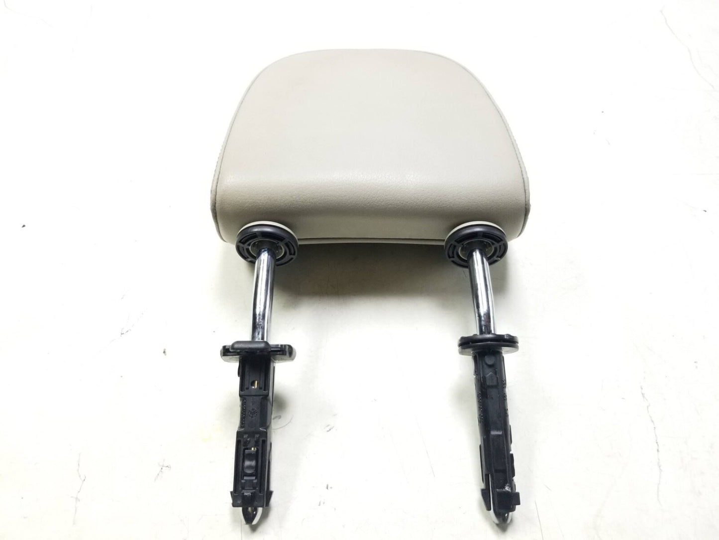 2009 - 2012 Audi Q5 Front Seat Headrest Passenger Side Right OEM