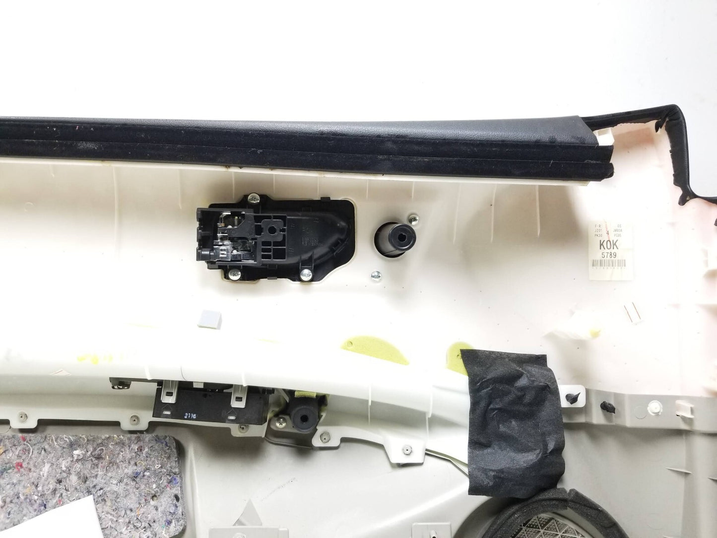 08-14 Nissan Rogue Door Panel Trim Front Passenger Side Right OEM ✅
