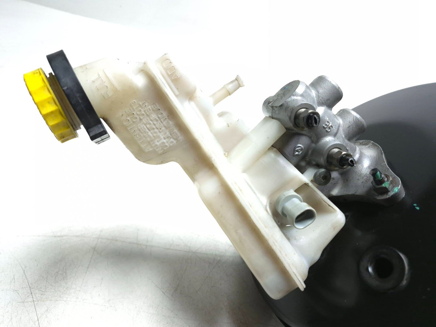 2010 Dodge Caliber Sxt Power Brake Booster W/ Master Cylinder OEM