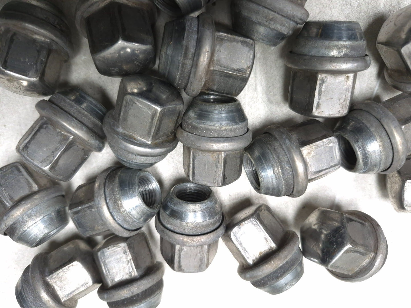 2018 Chrysler 300 Wheel Lug Nut 20pcs OEM