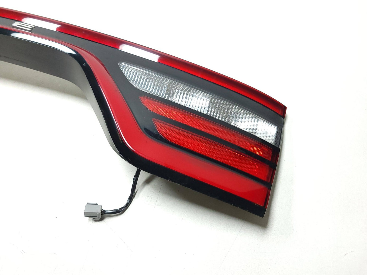 2016 - 2022 Dodge Durango Rear Back Up Led Light Tail Light W/camera OEM