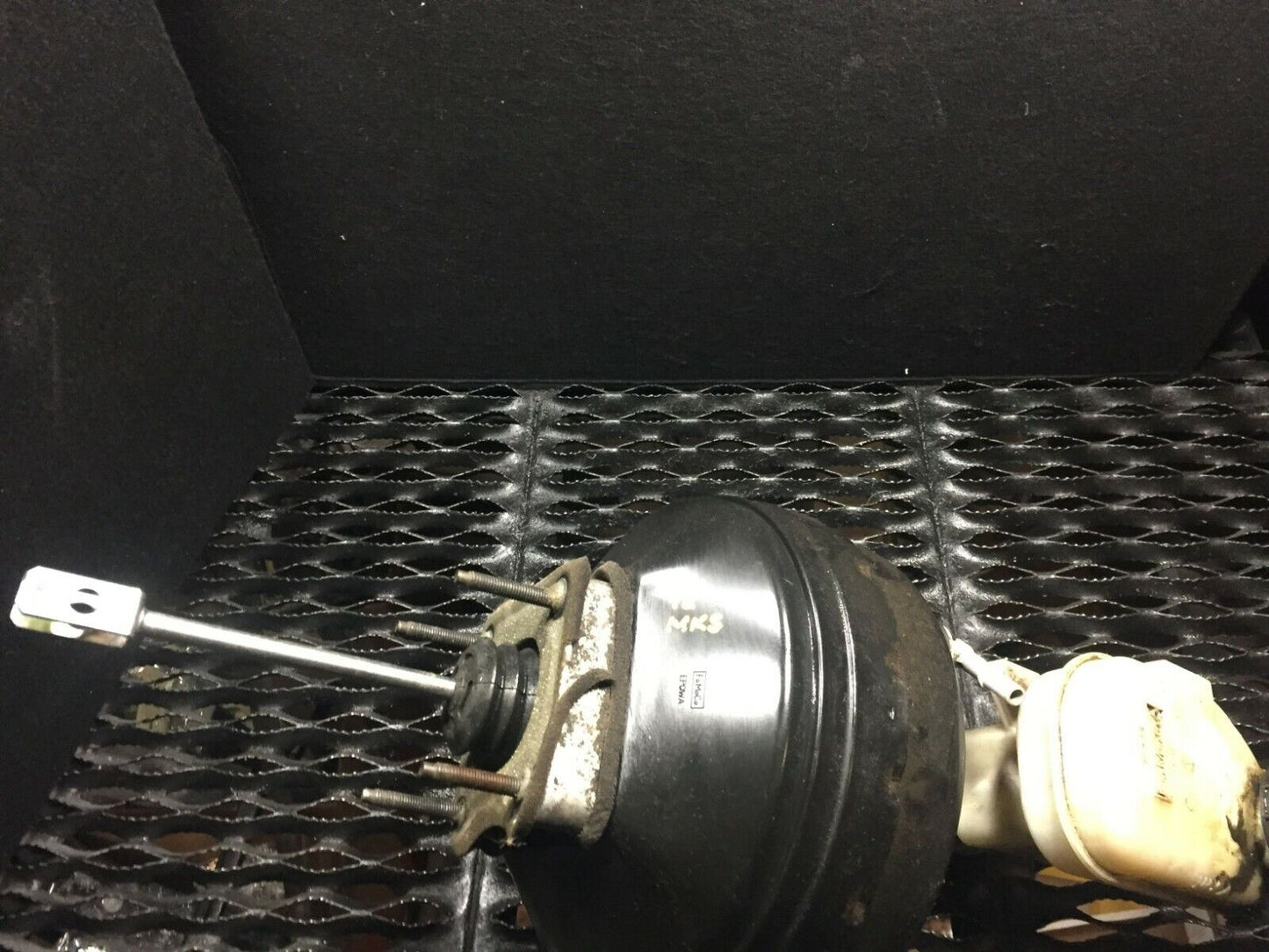 09 10 11 12 Lincoln MKS Power Brake Booster W/ Master Cylinder OEM D40