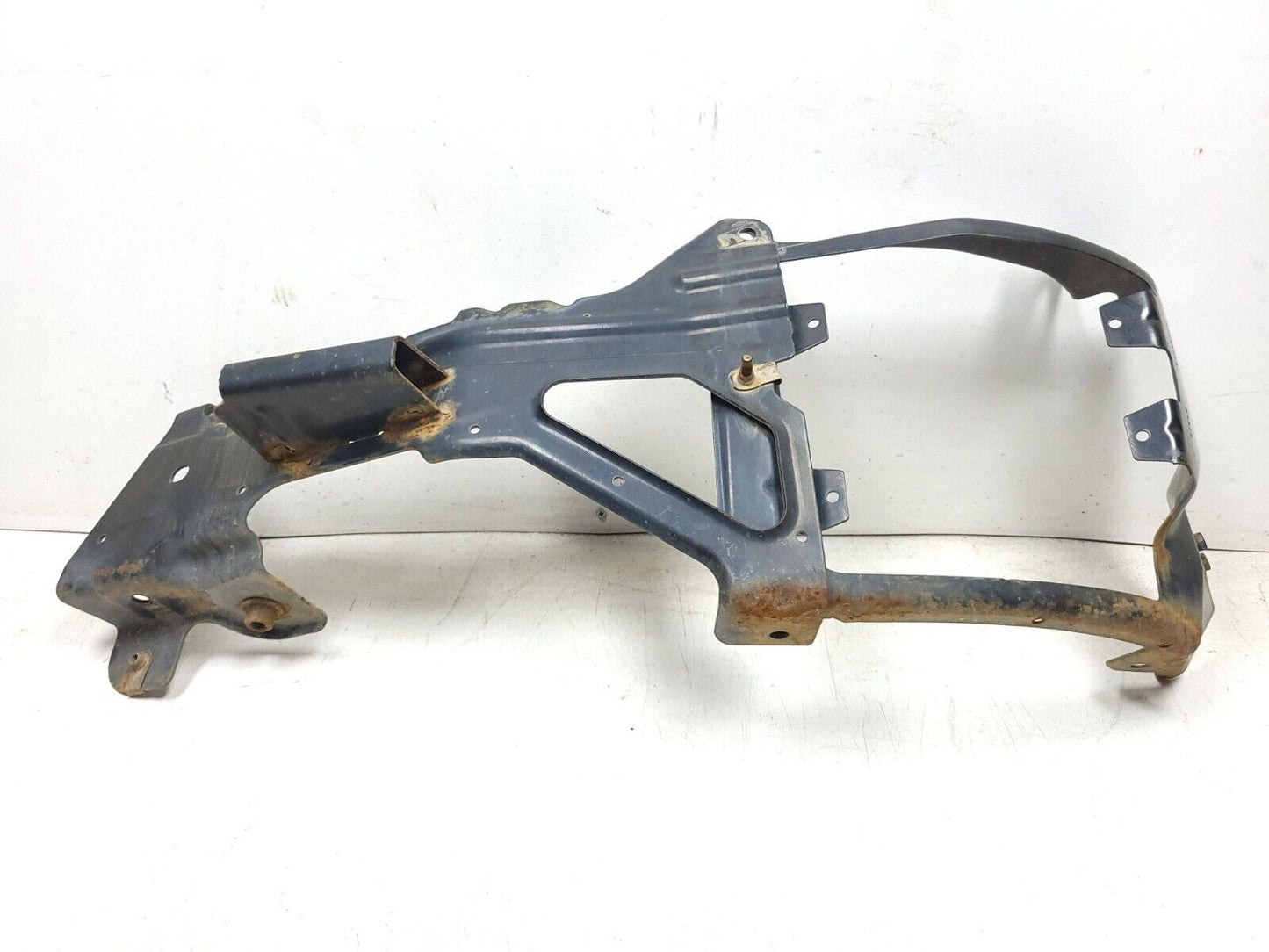 16-18 Chevrolet Silverado 1500 Front Bumper Mount Bracket Left & Right 2pcs OEM