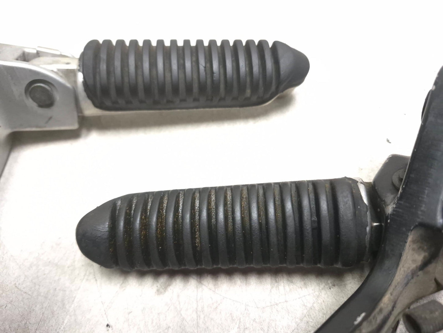 2006 Suzuki Katana Gsx600f Front & Rear Left Footpeg Pair OEM