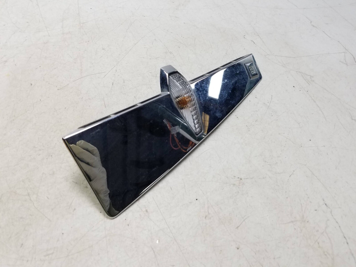 2010- 2012 Cadillac SRX Front Side Fender Marker Light Repeater Panel Right  OEM