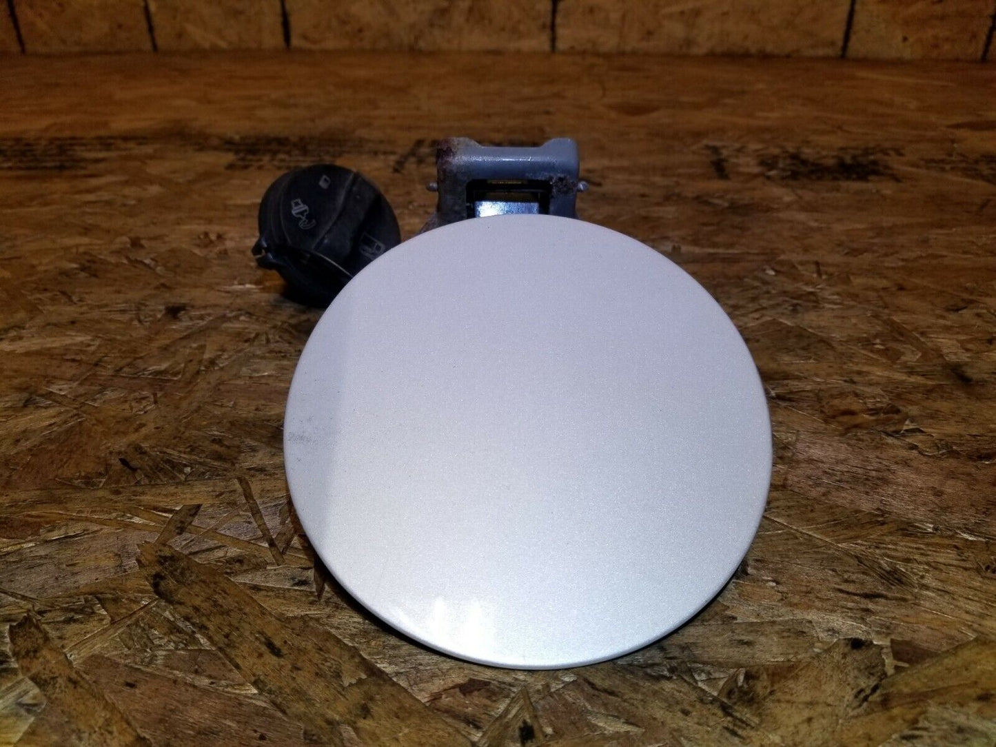 2004 - 2009 Cadillac SRX Fuel Tank Door & Cap OEM