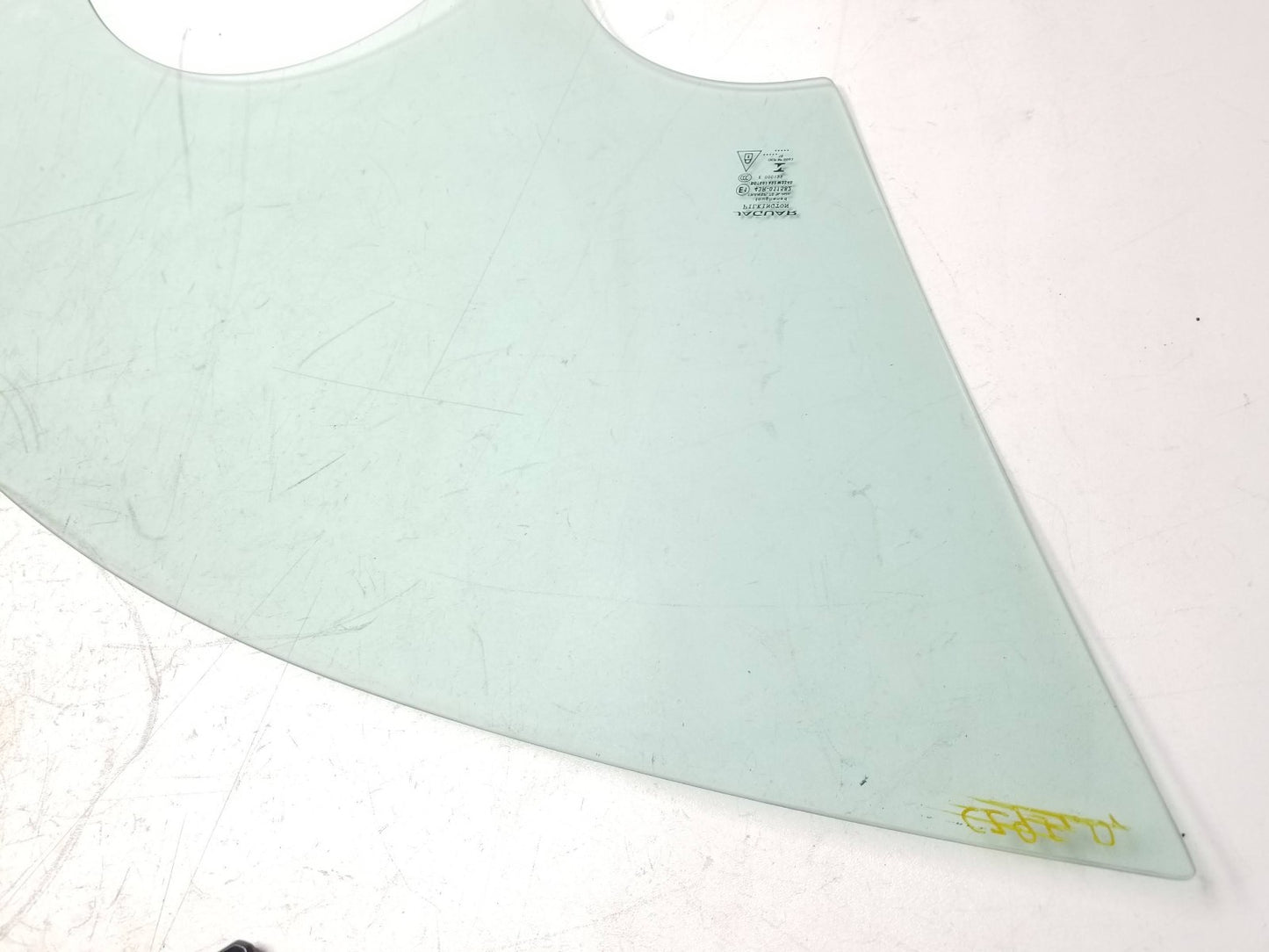 2017 Jaguar Xe Front Driver Side Left Door Glass T4n3103 OEM