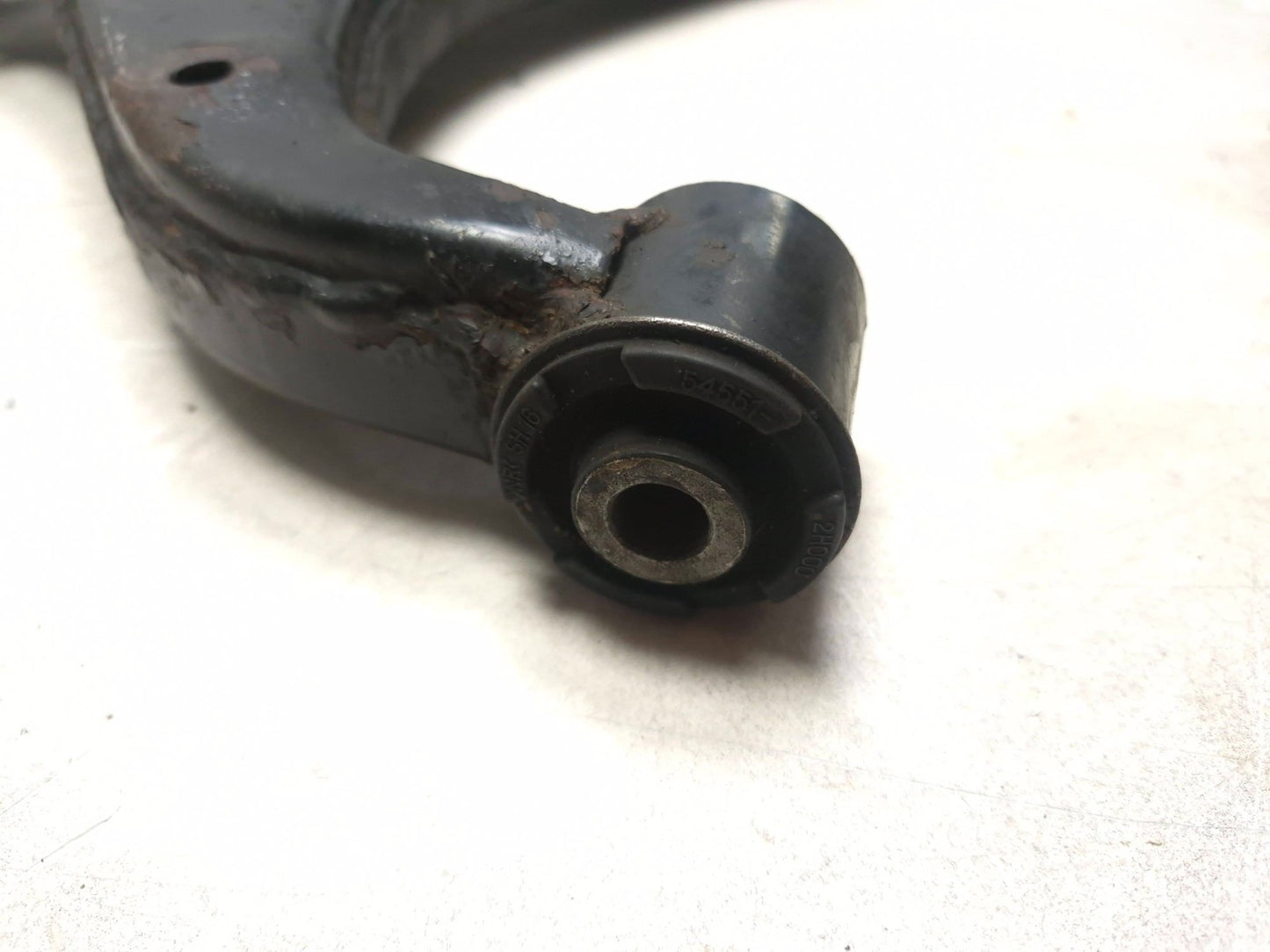 2008 Hyundai Tucson Front Left & Right Lower Control Arm Pair OEM