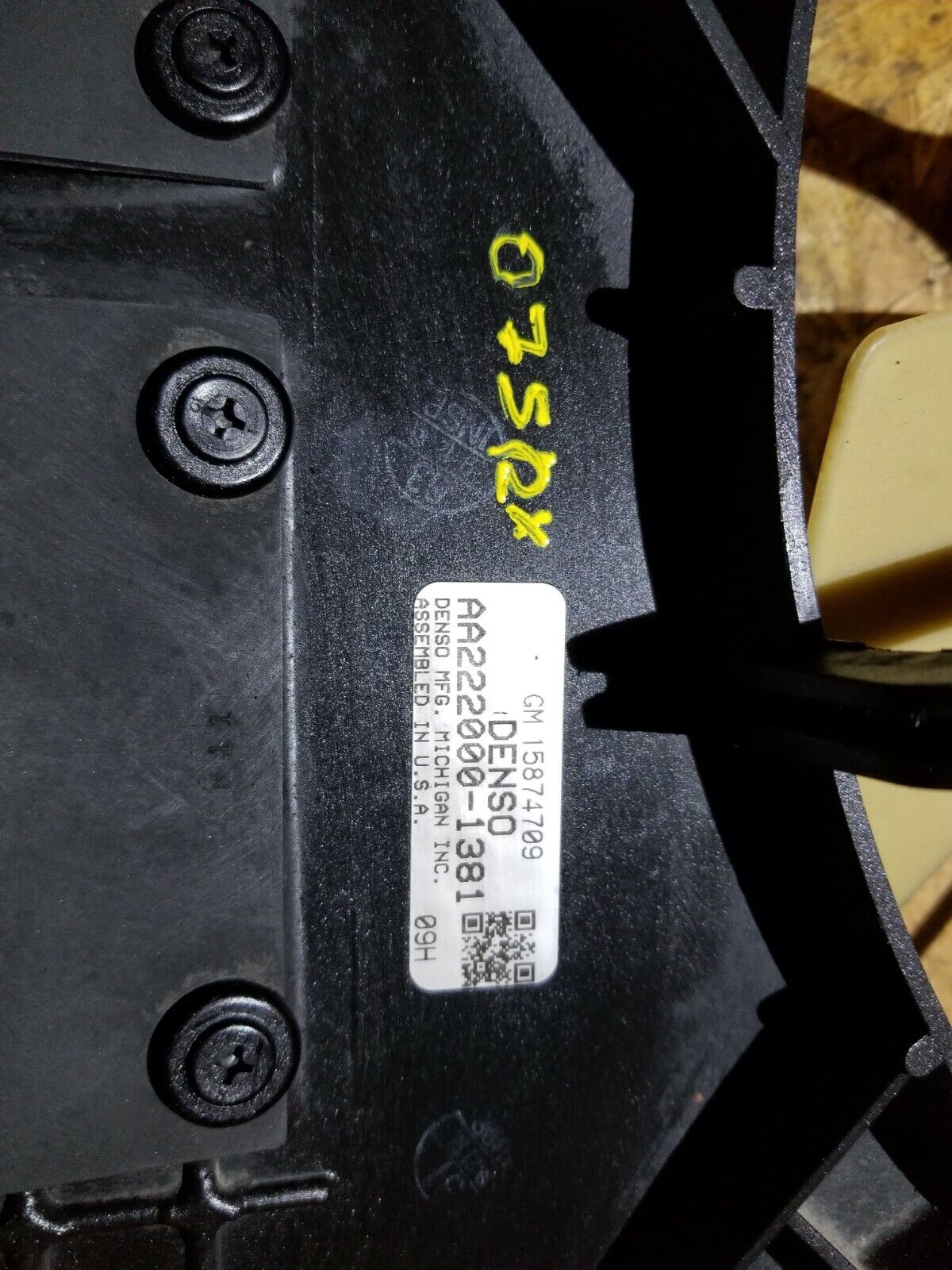 2004 - 2009 Cadillac SRX Radiator Cooling Fan W/ Shroud 3.6l OEM