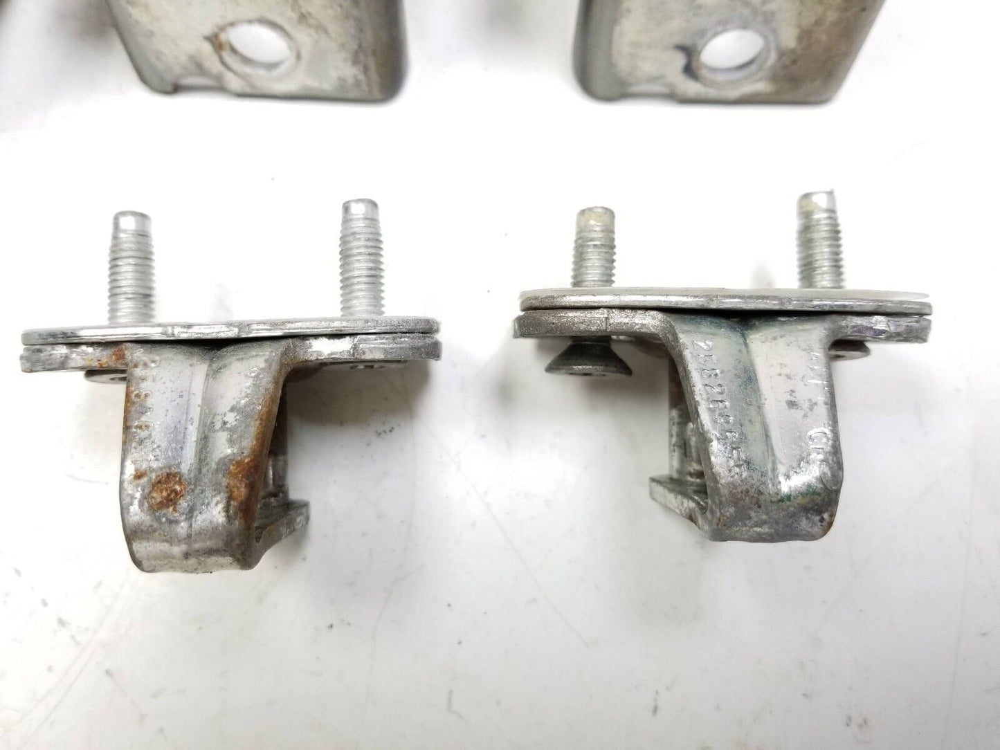 13 14 15 16 GMC Acadia Raer Door Hinge Driver Side Left OEM